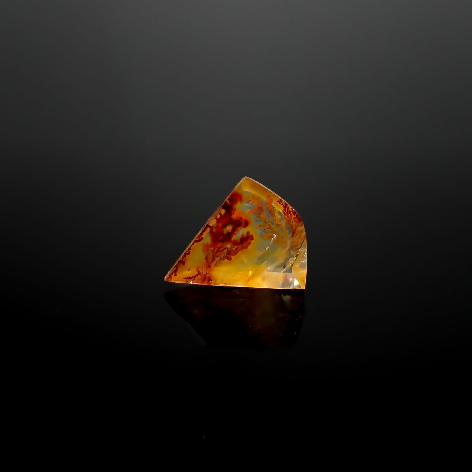 レッドデンドリチッククォーツ ブラジル産 15.86ct / 23.4x20mm前後 [260832740]