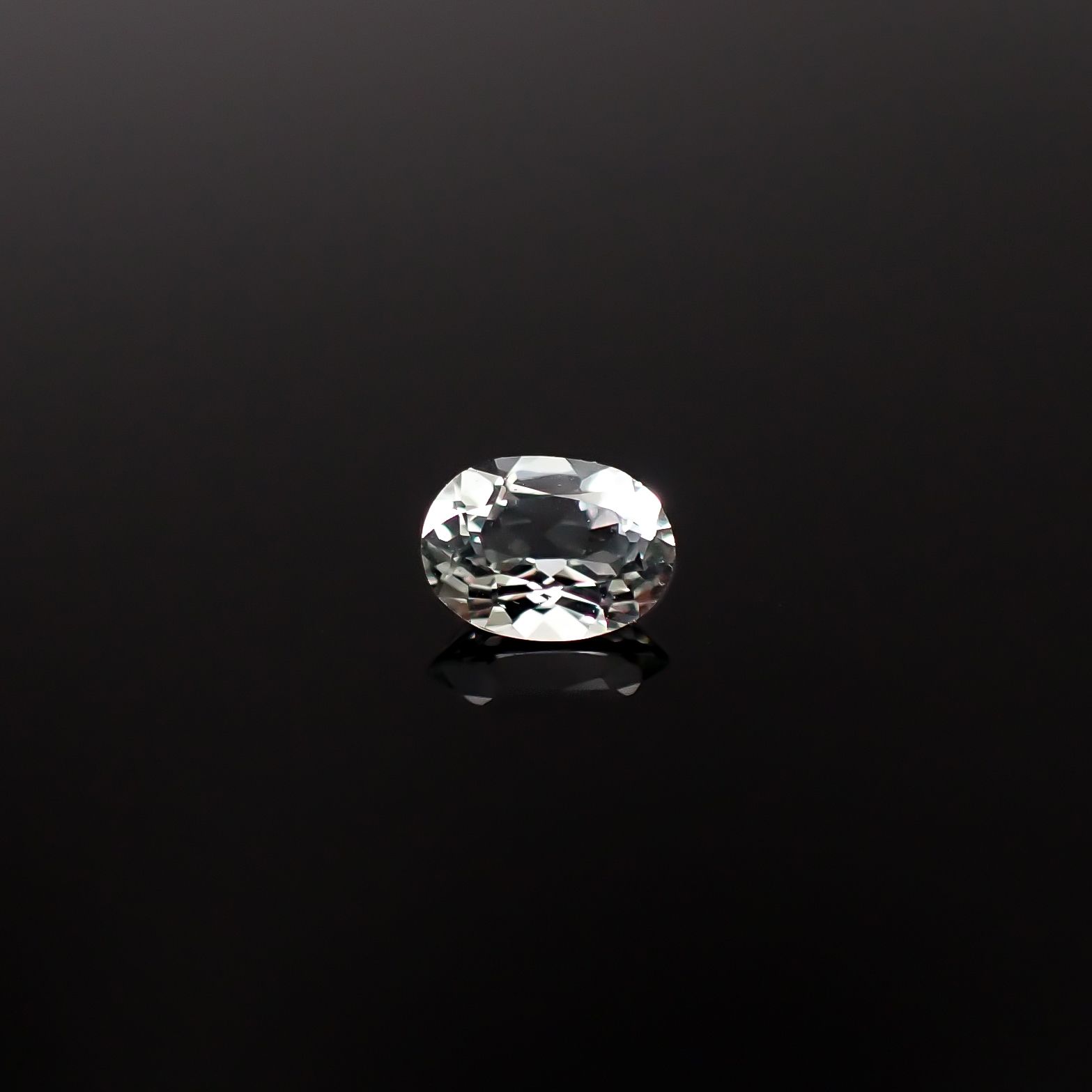 アクロアイト ナイジェリア産 0.26ct / 4.8x3.5mm前後 [251231360]