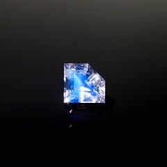 ◇カスタムカット◇レインボームーンストーン マダガスカル産 1.97ct [250229841]8.3x10.6mm前後