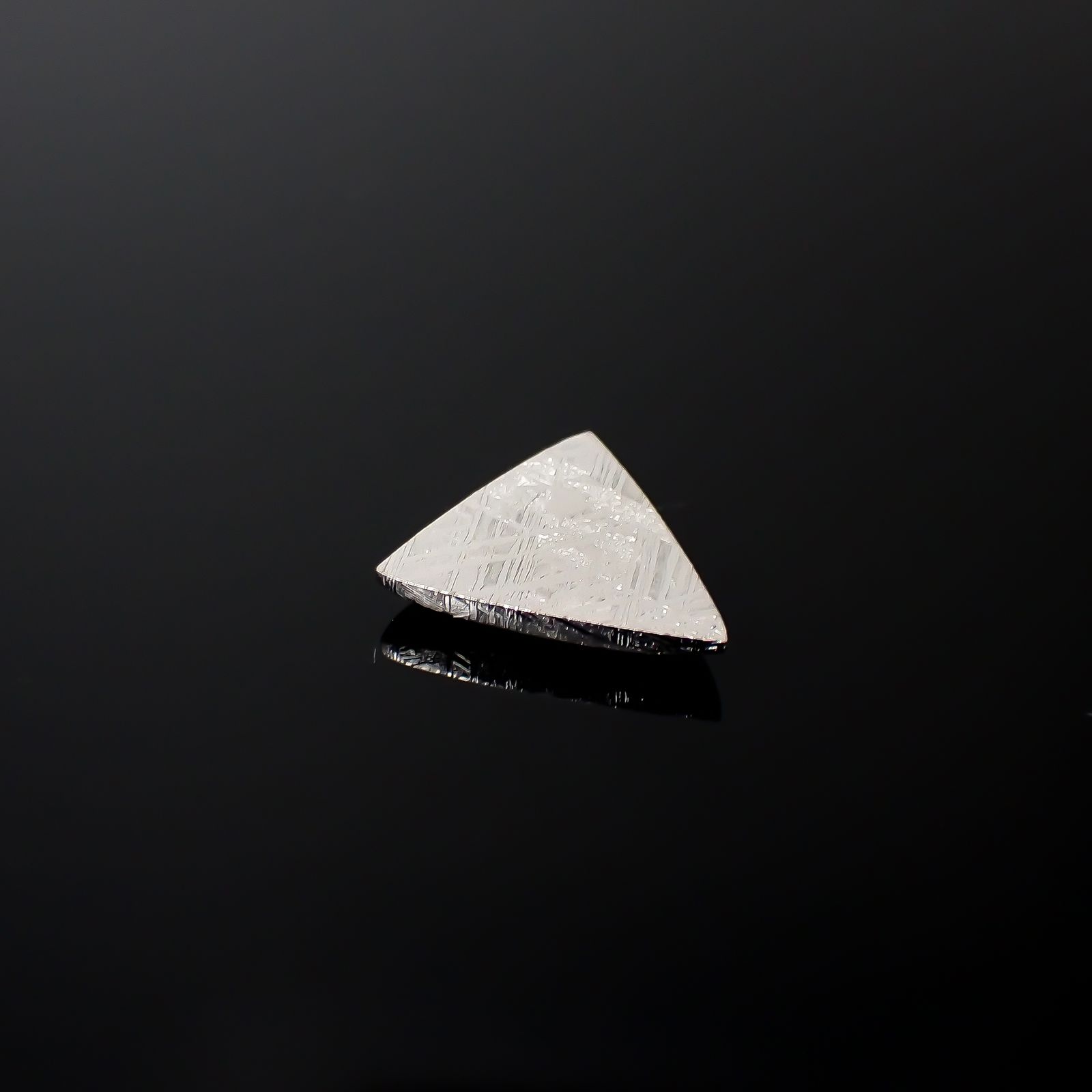 ムオニナルスタ隕石 発見地:スウェーデン 16.69ct[240125798]17.8x16.8mm前後