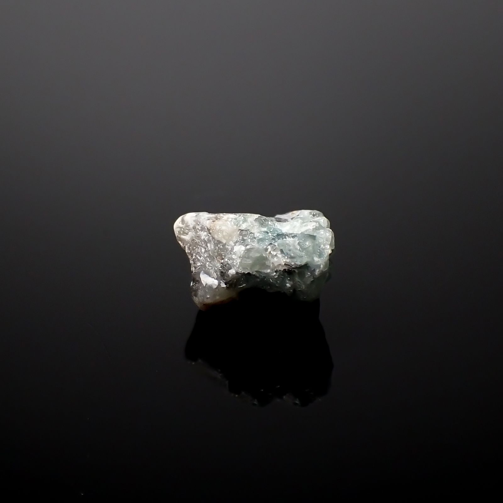 アレキサンドライト 原石 ロシア産 8.95ct[240427024]13x12.5mm前後