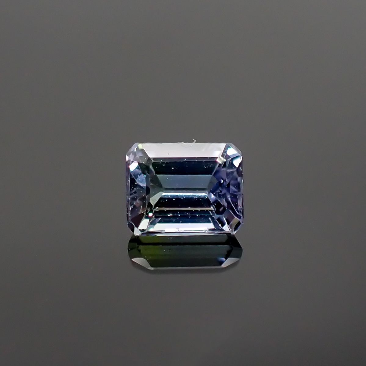 パーティカラータンザナイト(宝石名パーティカラード・ゾイサイト) タンザニア産 0.619ct ソ付(彩珠)[210711576]5×4mm前後