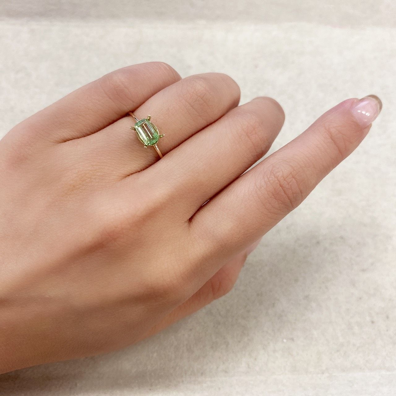 バイカラーツァボライト(宝石名グリーン グロッシュラー・ガーネット) タンザニア産 0.80ct 識別済[210711570]6.7×4.2mm前後
