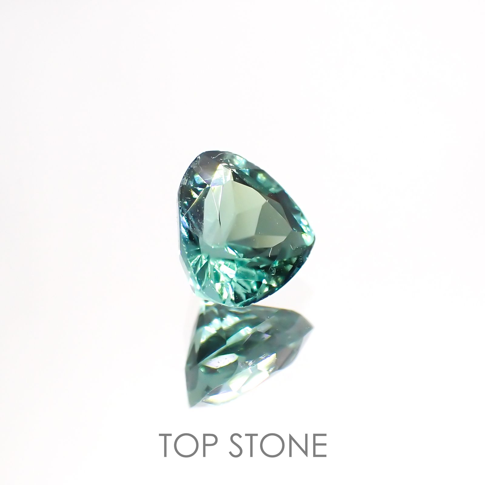 グリーントルマリン アフガニスタン産 0.62ct [220114106]5.4x5.7mm前後