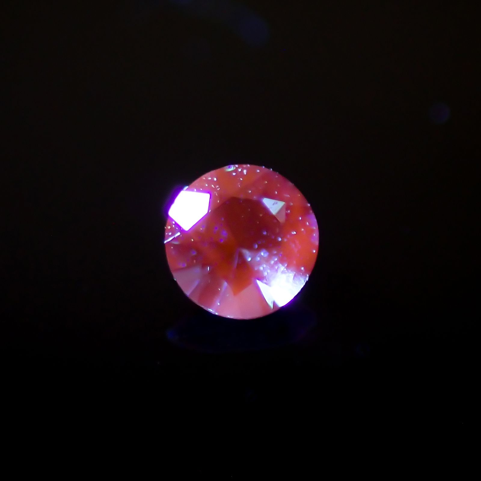 アウイナイト フルオレッセンス ドイツ産 0.023ct[230923426]2x2mm前後