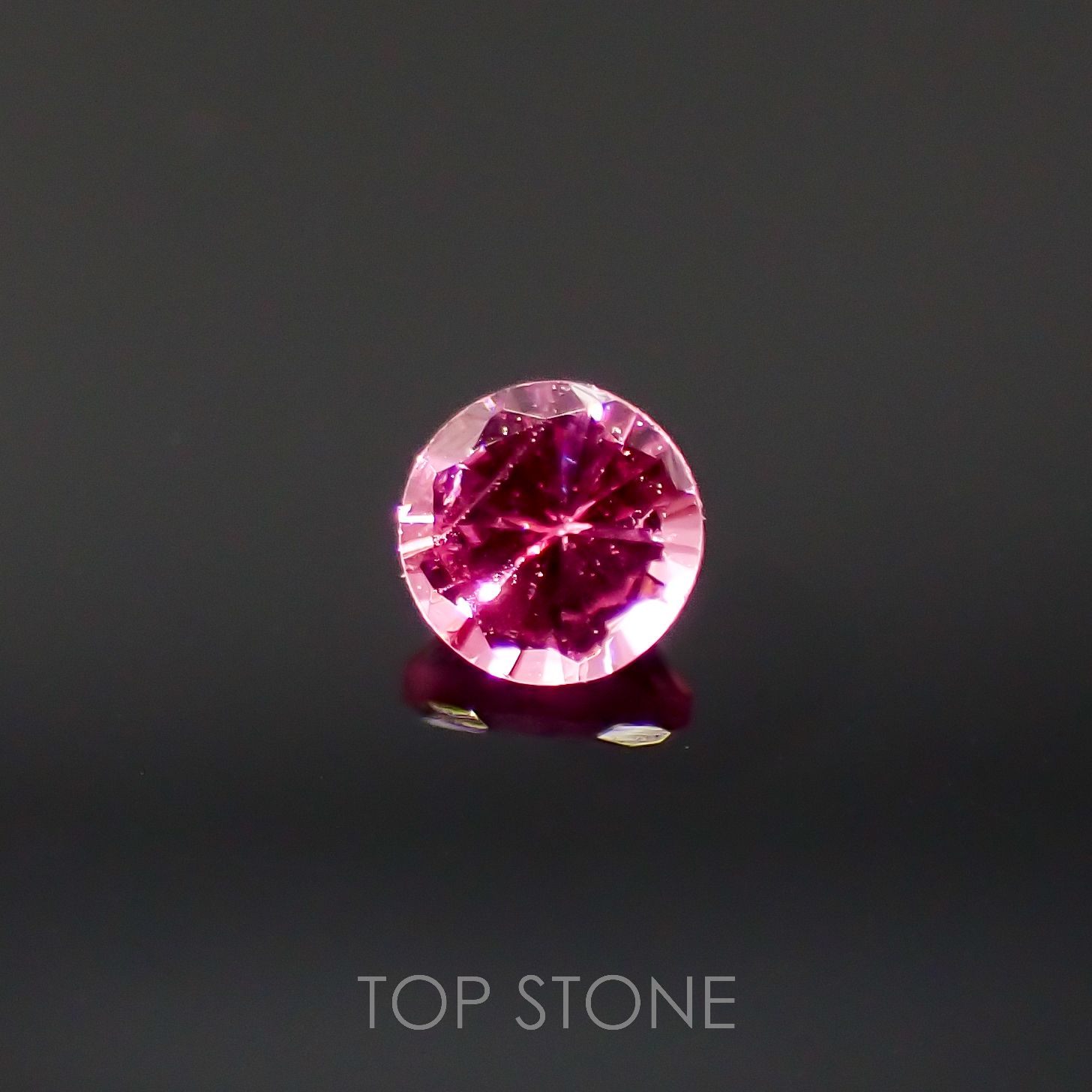 ホットピンクスピネル(宝石名ピンク・スピネル)タンザニア産 0.12ct 識別済[220616597]2.9x2.9mm前後