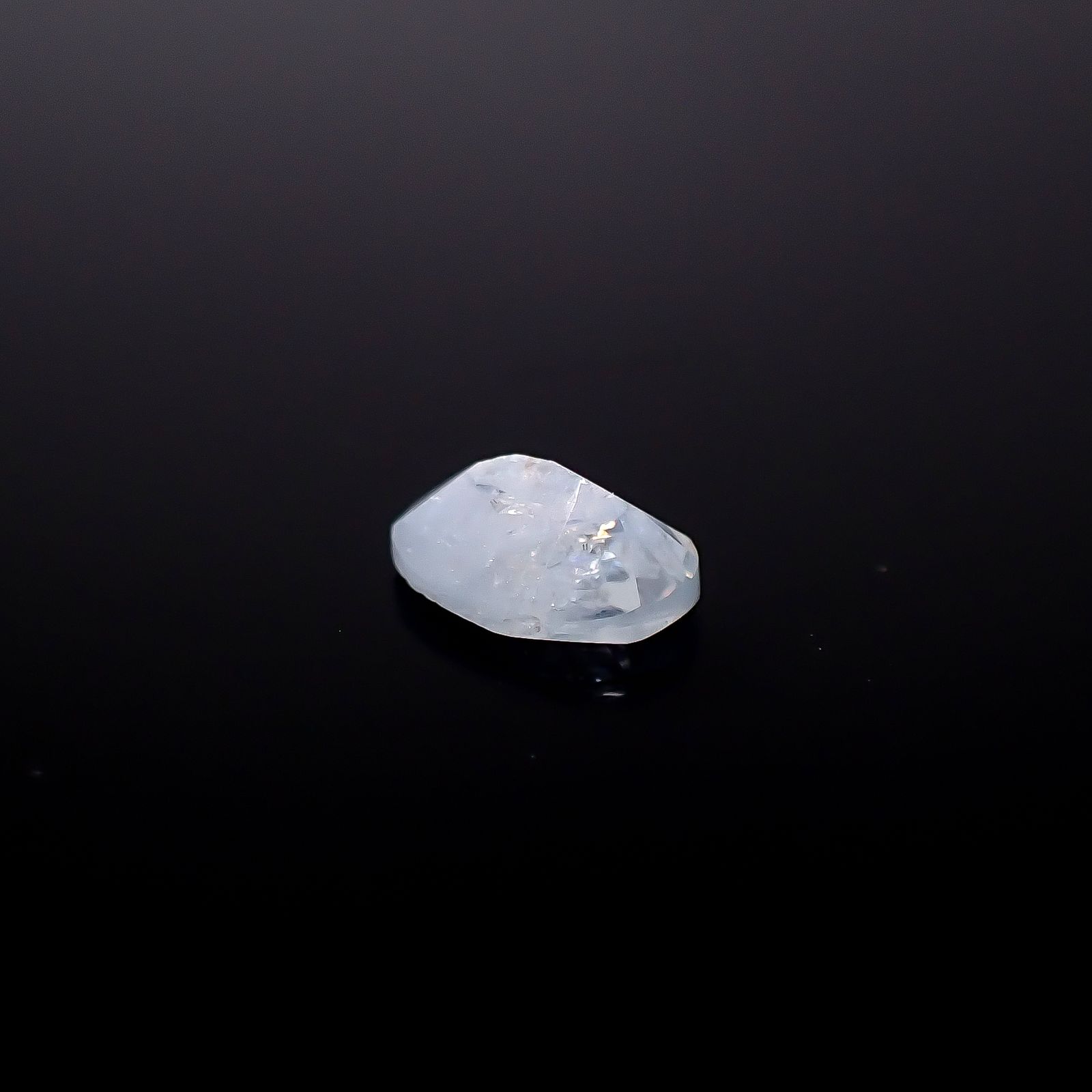 イリデッセンスアクアマリン ブラジル産 0.59ct / 6.9x4.9mm前後 [250730848]