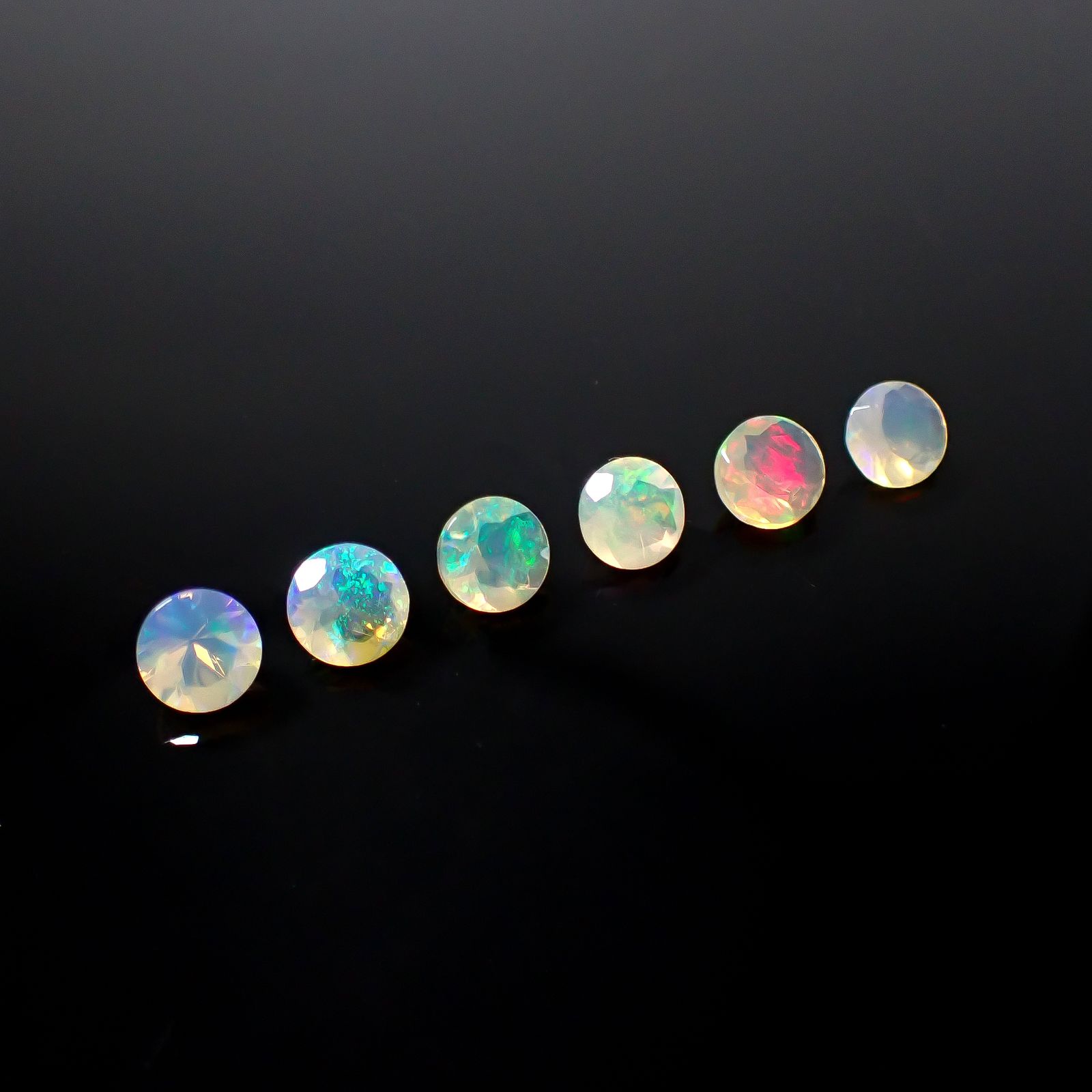 <ランダムセレクト1個販売>エチオピアオパール エチオピア産 約0.25ct [250129744-PAC]5x5mm前後