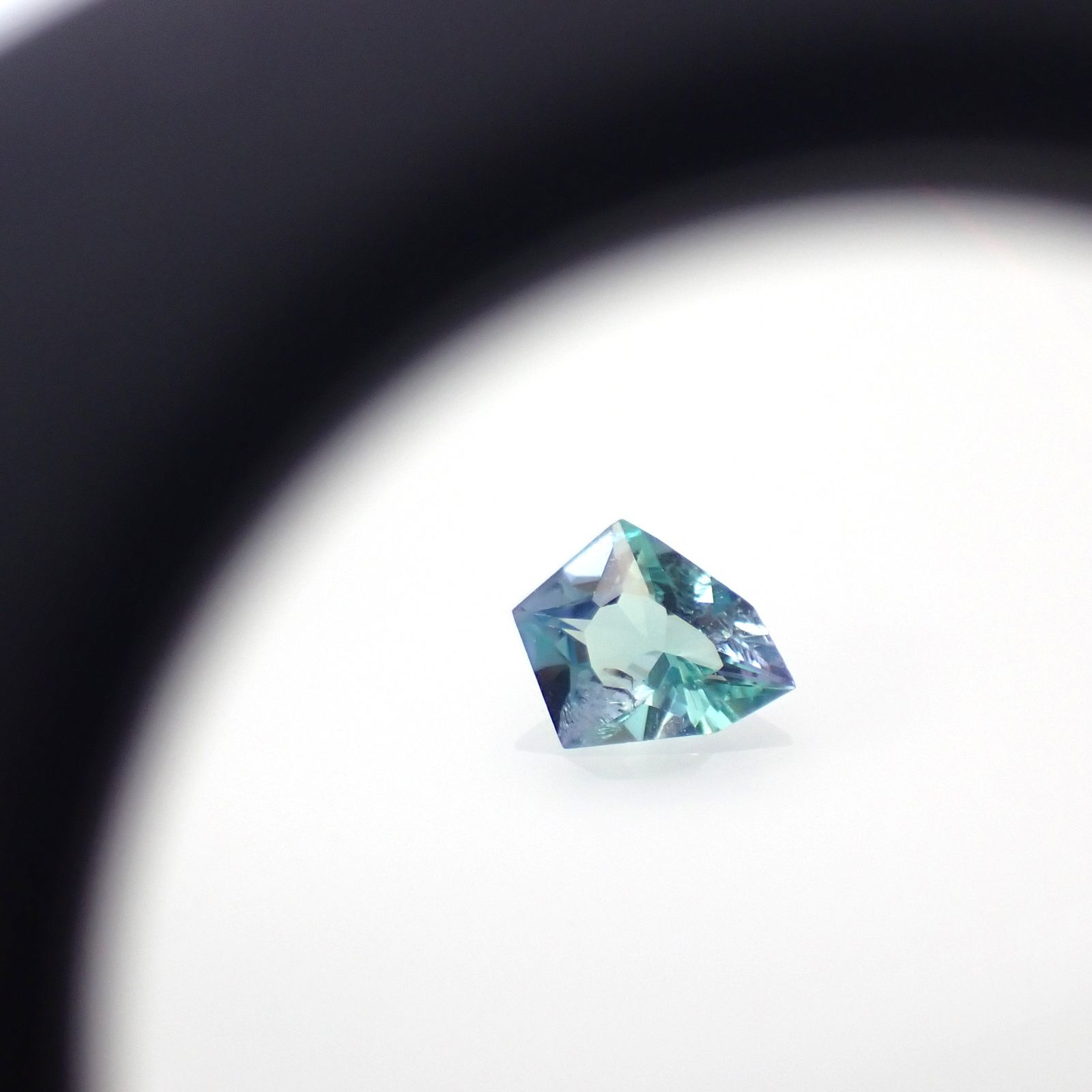 ◇カスタムカット◇ブルーコーネルピン タンザニア産 0.23ct[231224498]5.3x4.3mm前後