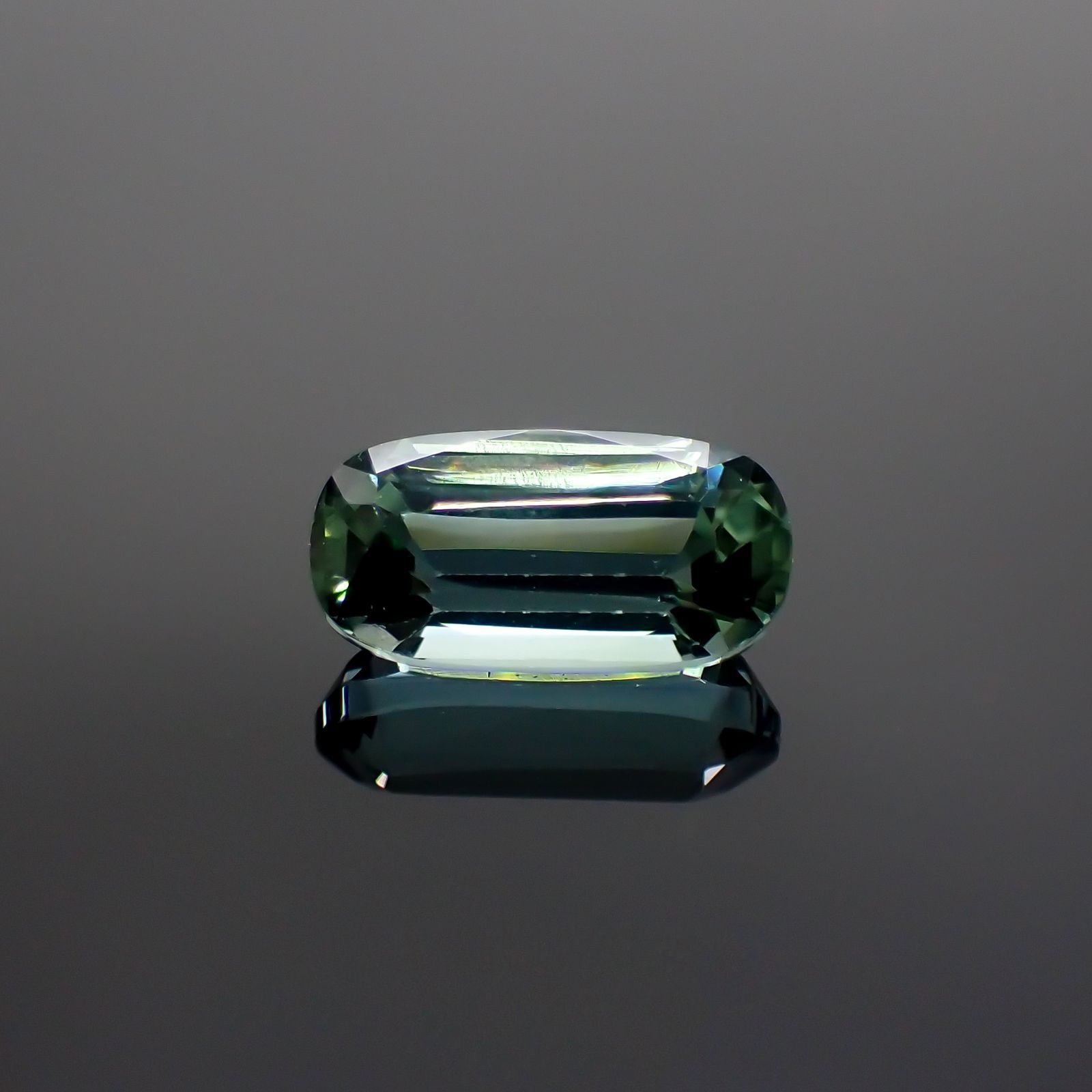 ブルーグリーントルマリン(宝石名グリーン・トルマリン) アフガニスタン産 0.94ct 識別済[211013584]8.1×4.1mm前後