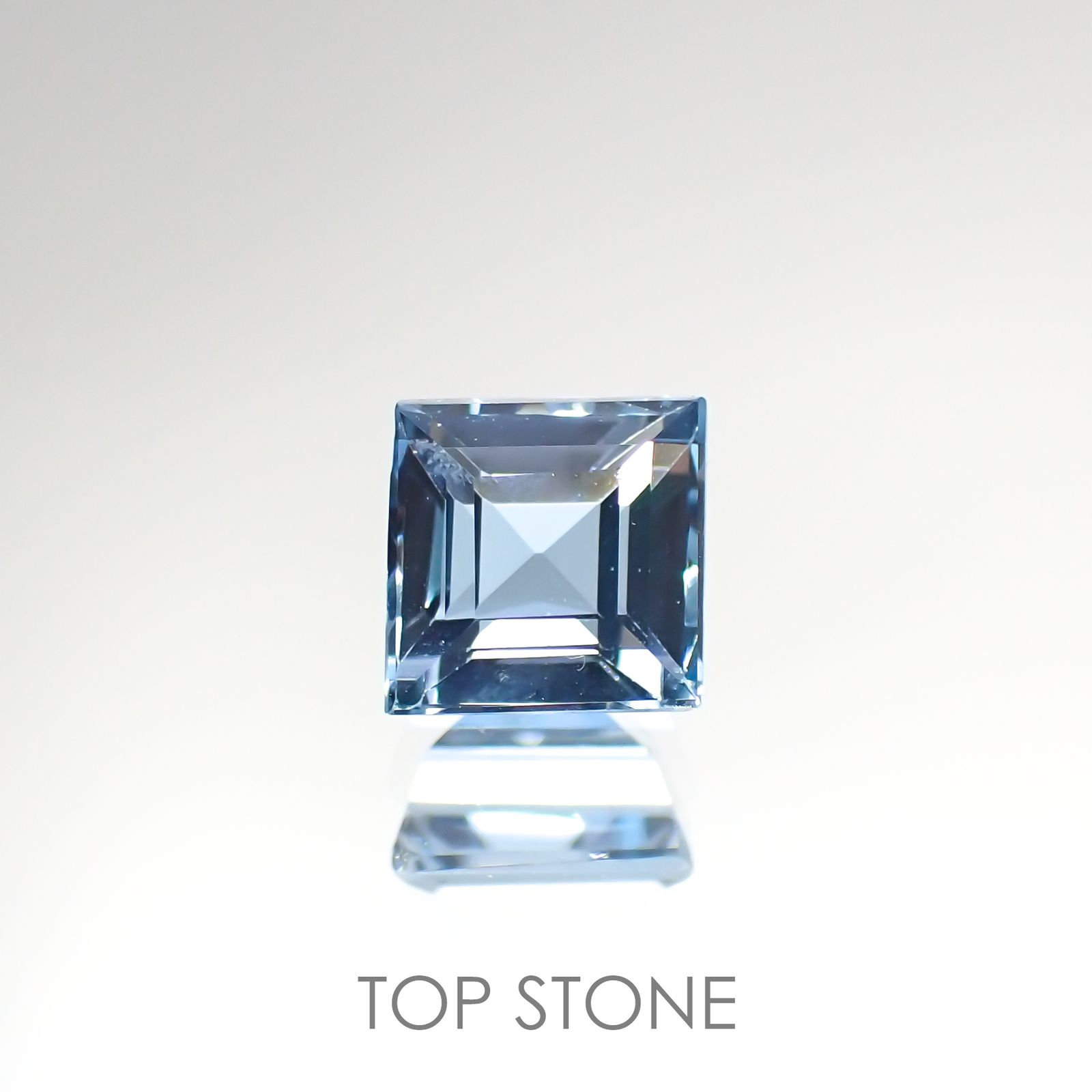 アクアマリン サンタマリアカラー(宝石名アクアマリン) モザンビーク産 0.78ct 識別済[210812598]5×5mm前後