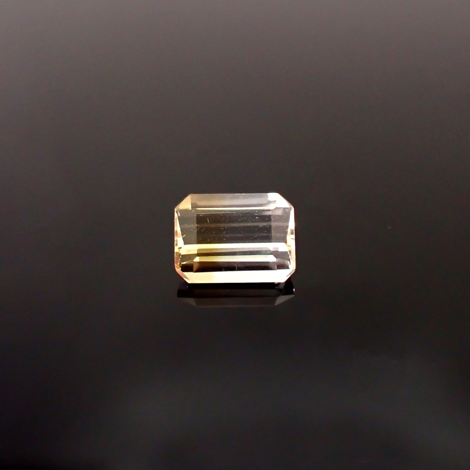 バイカラーシトリン ブラジル産 1.56ct / 8.1x6.1mm前後 [251231397]