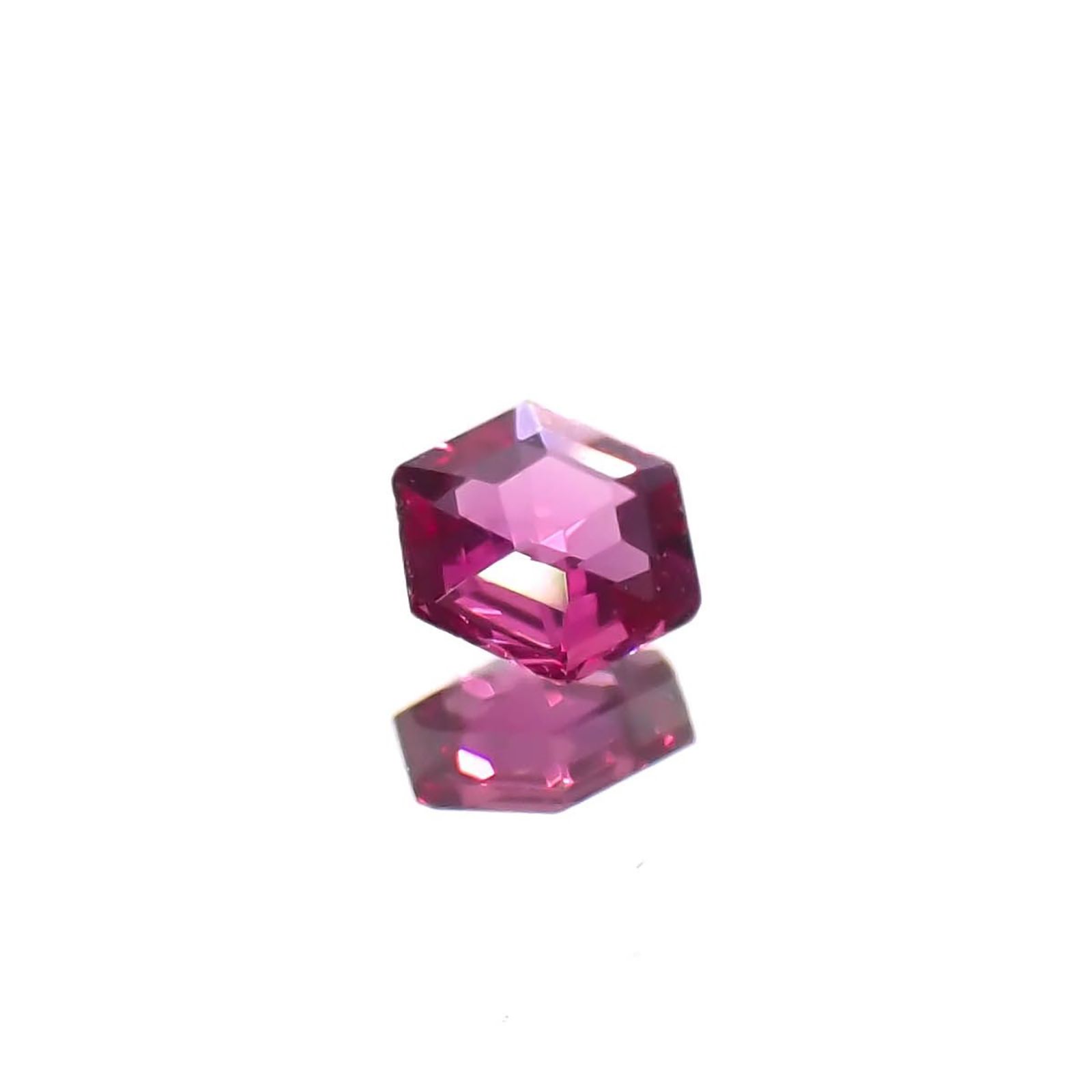 ◇ヘキサゴンカット◇ルビー 非加熱 モザンビーク産 0.12ct / 3x3mm前後 [240427103]