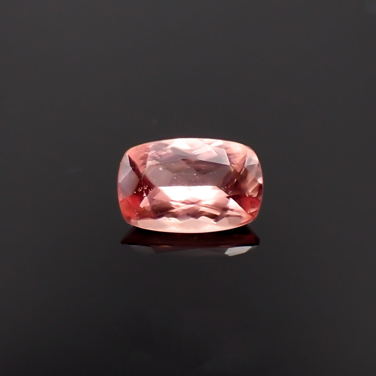 ロードクロサイト(宝石名ロードクロサイト)アメリカ・コロラド州産 識別済 0.50ct / 6x3.9mm前後 [251120722]