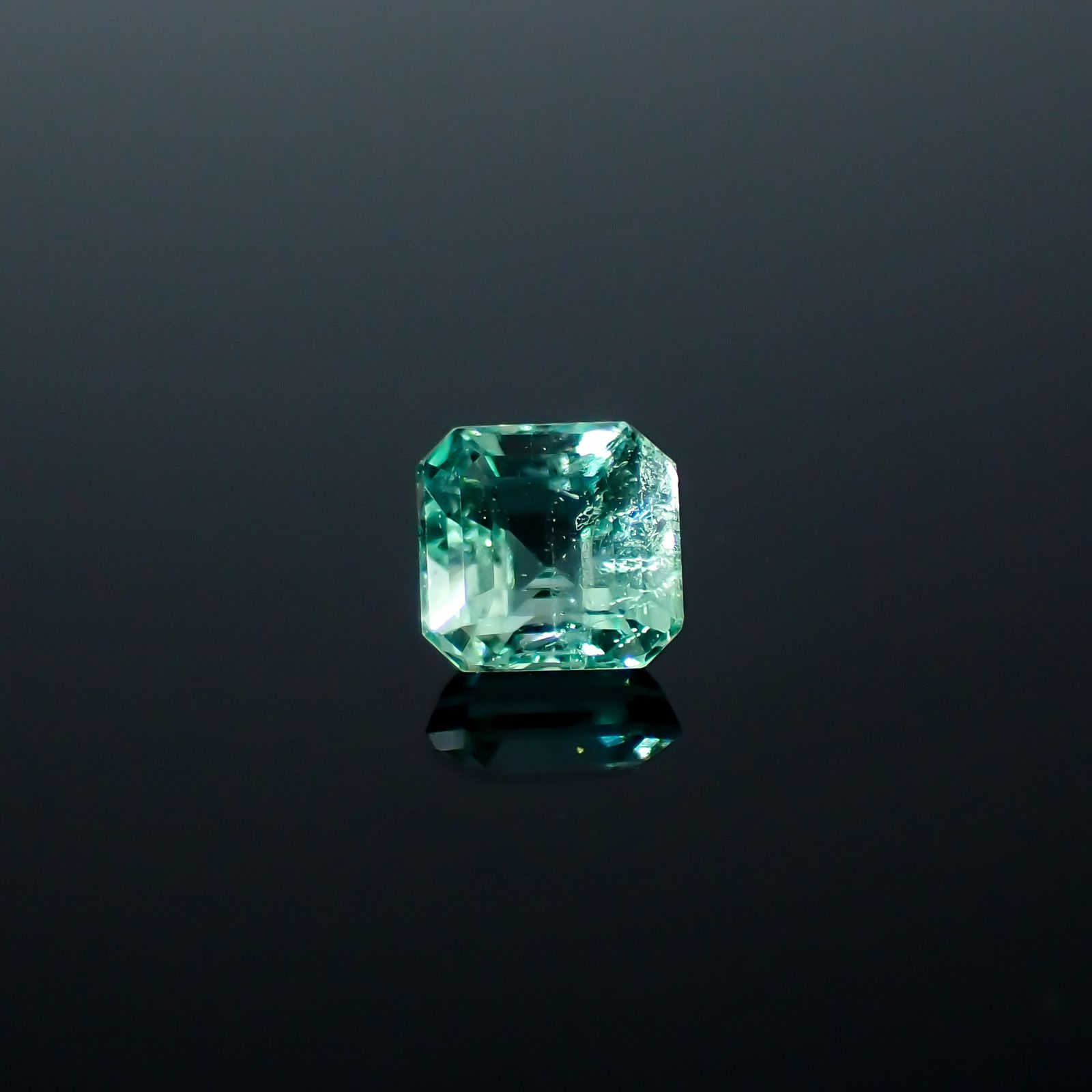 パステルカラーエメラルド コロンビア産 0.19ct[240225948]3.3x3.3mm前後