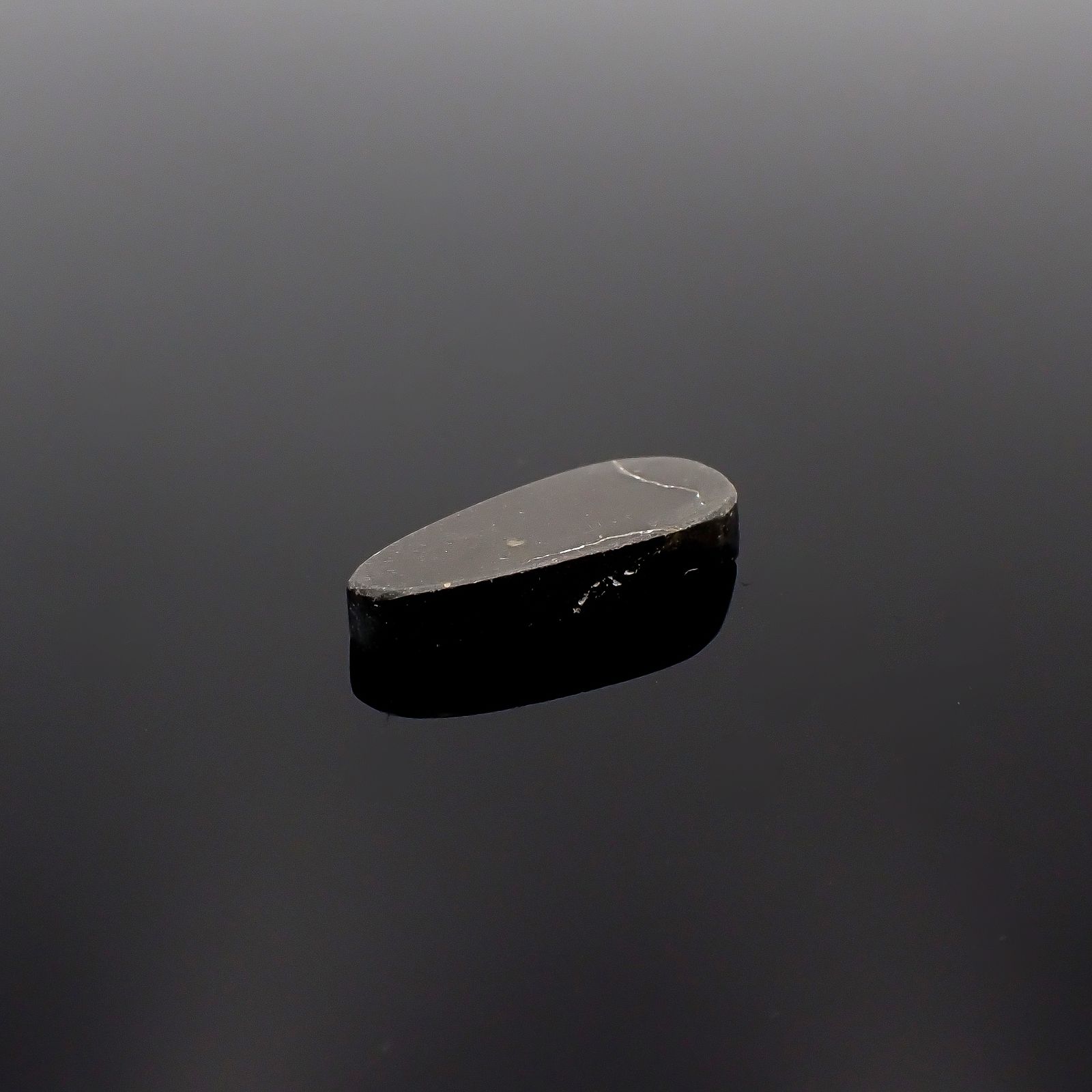 ◇フリーフォーム◇レインボーパイライト 原石 ロシア産 6.83ct[240527470]21.9x10mm前後