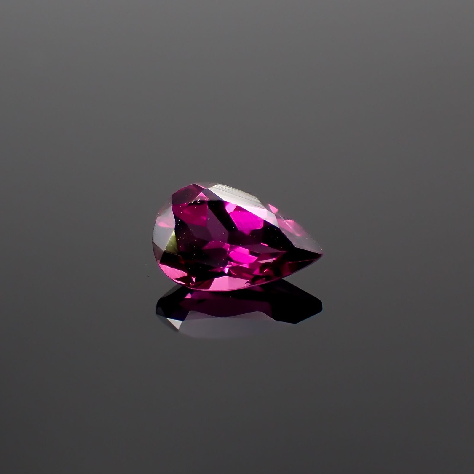 グレープガーネット ブラジル産 0.96ct [250823174]7.8x5mm前後