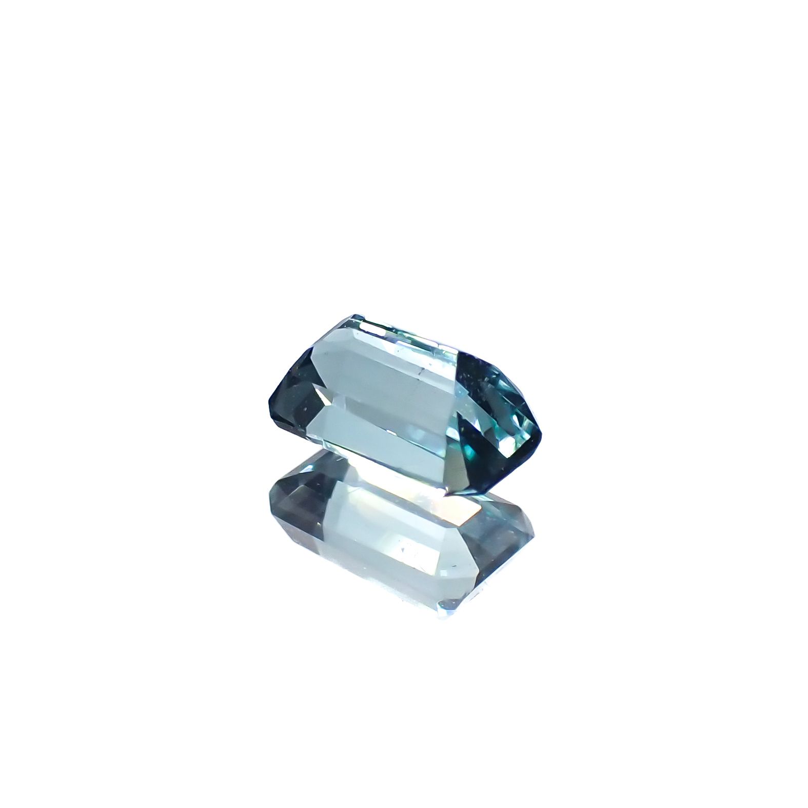 ブルートルマリン(宝石名トルマリン)アフガニスタン産 0.43ct 識別済[231225170]5.3x3.2mm前後