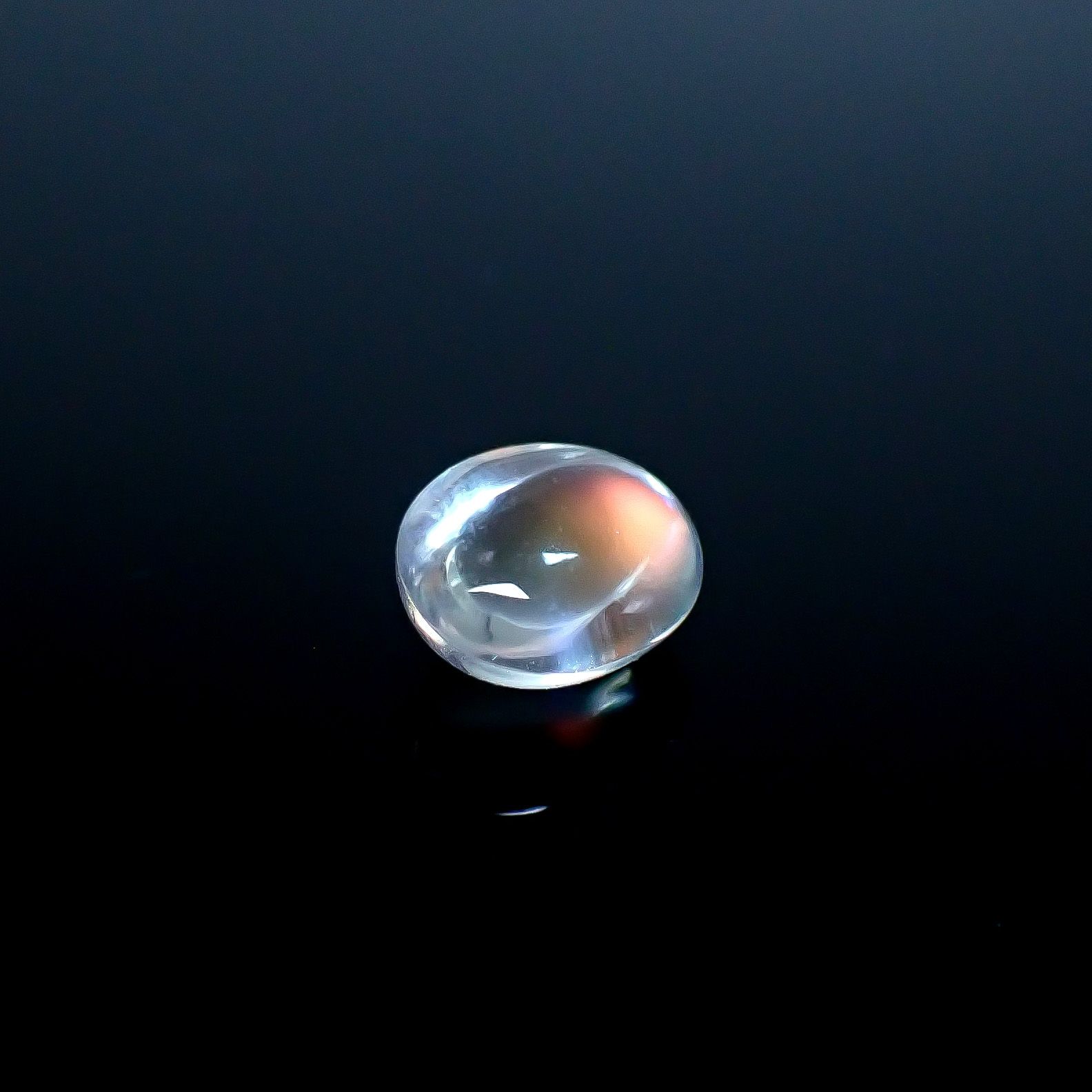 ◇バフトップカット◇レインボームーンストーン(宝石名アンデシン・ラブラドライト)マダガスカル産 ソ付(彩珠) 1.246ct / 7.3x6mm前後 [250931033]