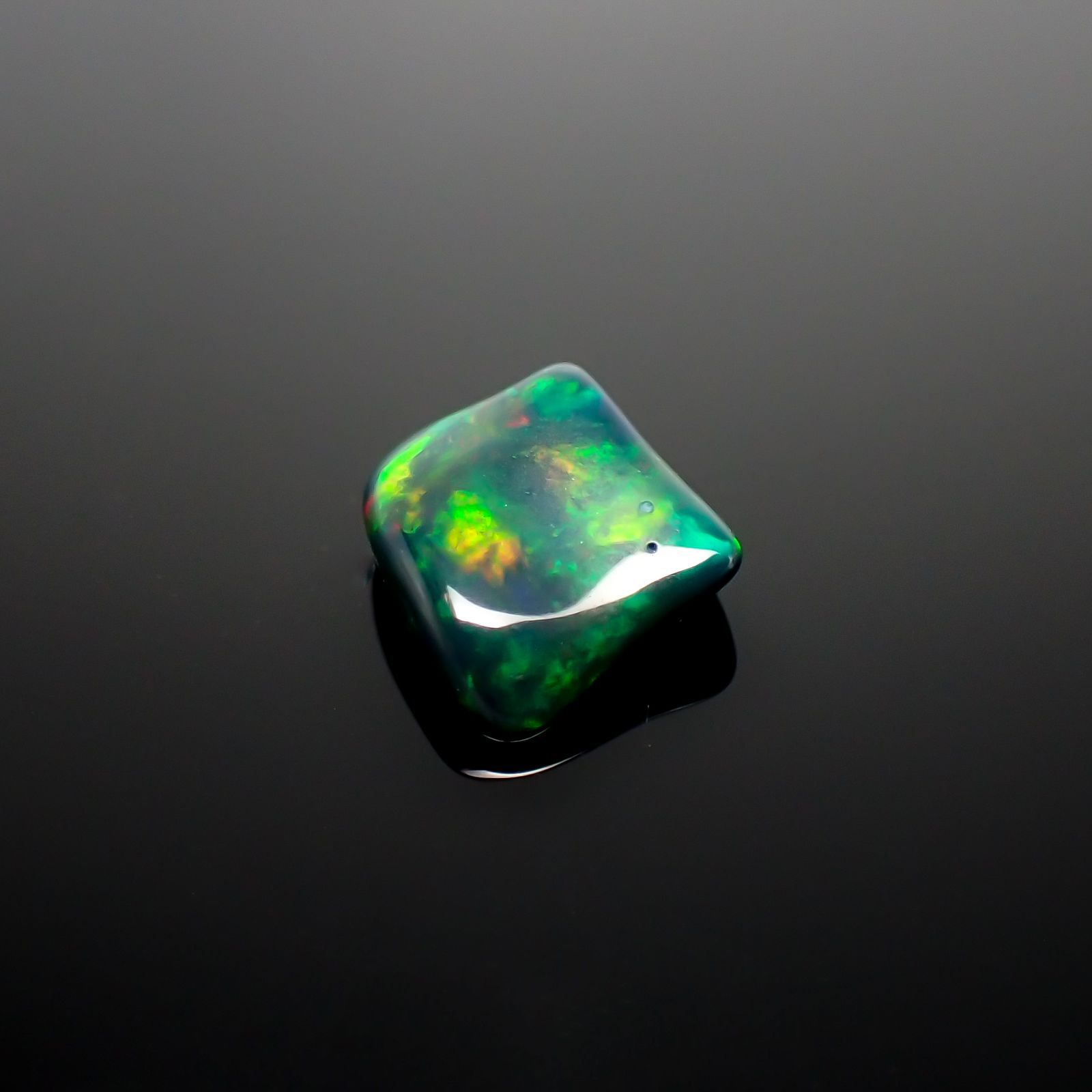 ◇バロック型◇ブラックオパール(宝石名オパール/加熱処理) エチオピア産 1.02ct 識別済[210913252]8.5×7.5mm前後