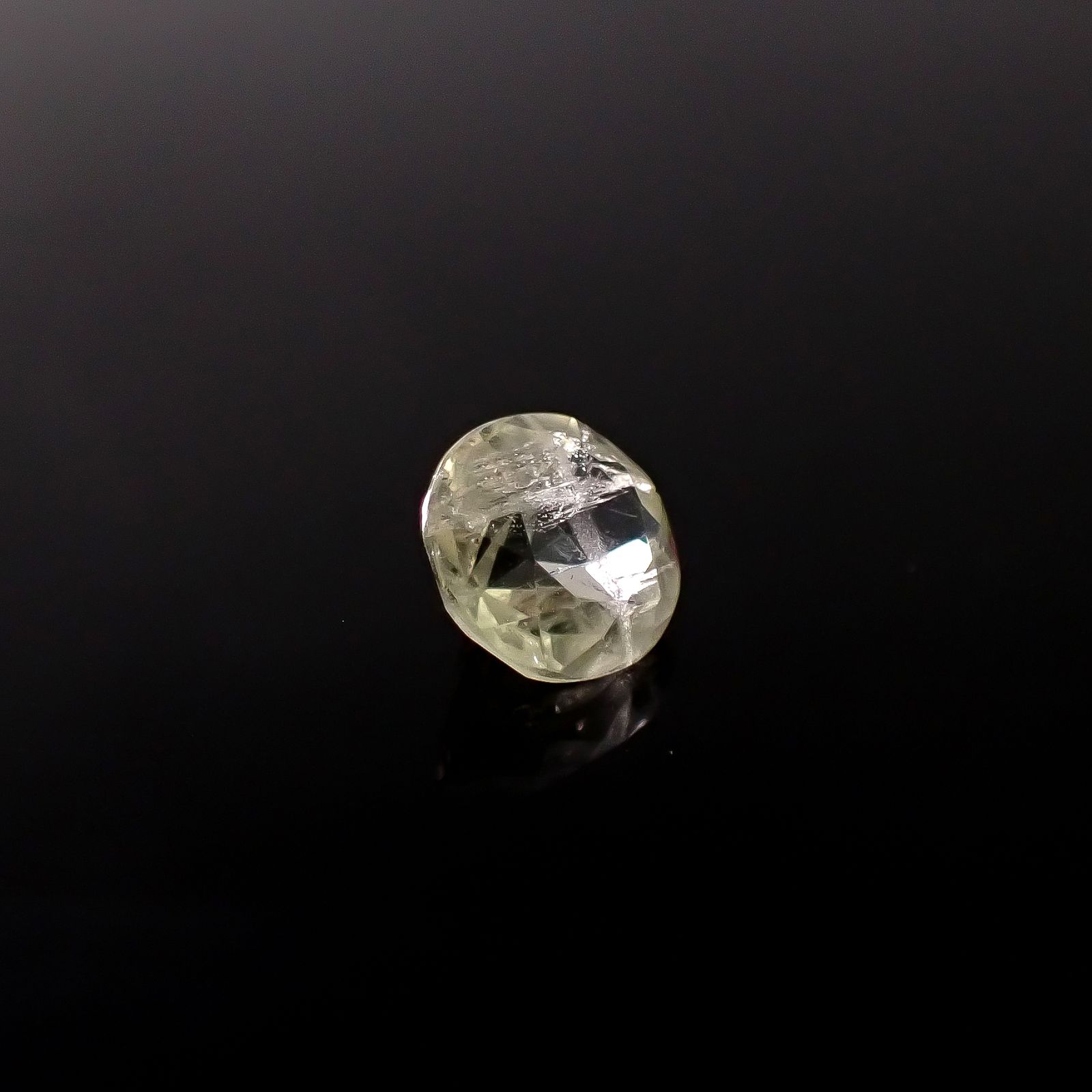 ブラジリアナイト(宝石名ブラジリアナイト)ブラジル産 識別済 0.70ct / 5.5x5.4mm前後 [260131493]