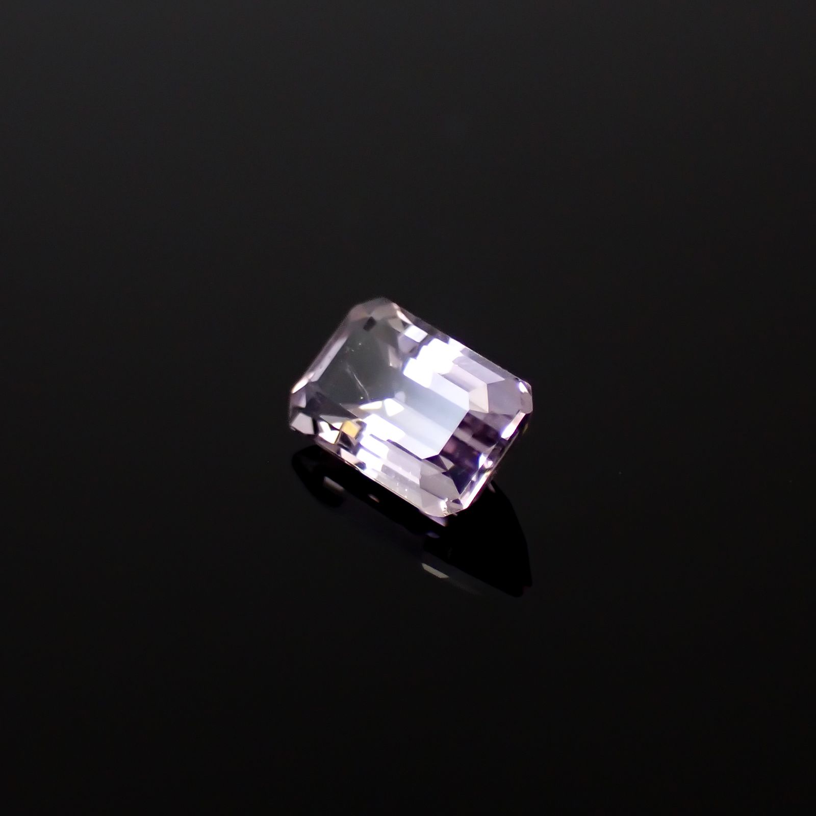 マリアライト フルオレッセンス(宝石名スキャポライト)スリランカ産 1.06ct 識別済[250330045]8x4.8mm前後