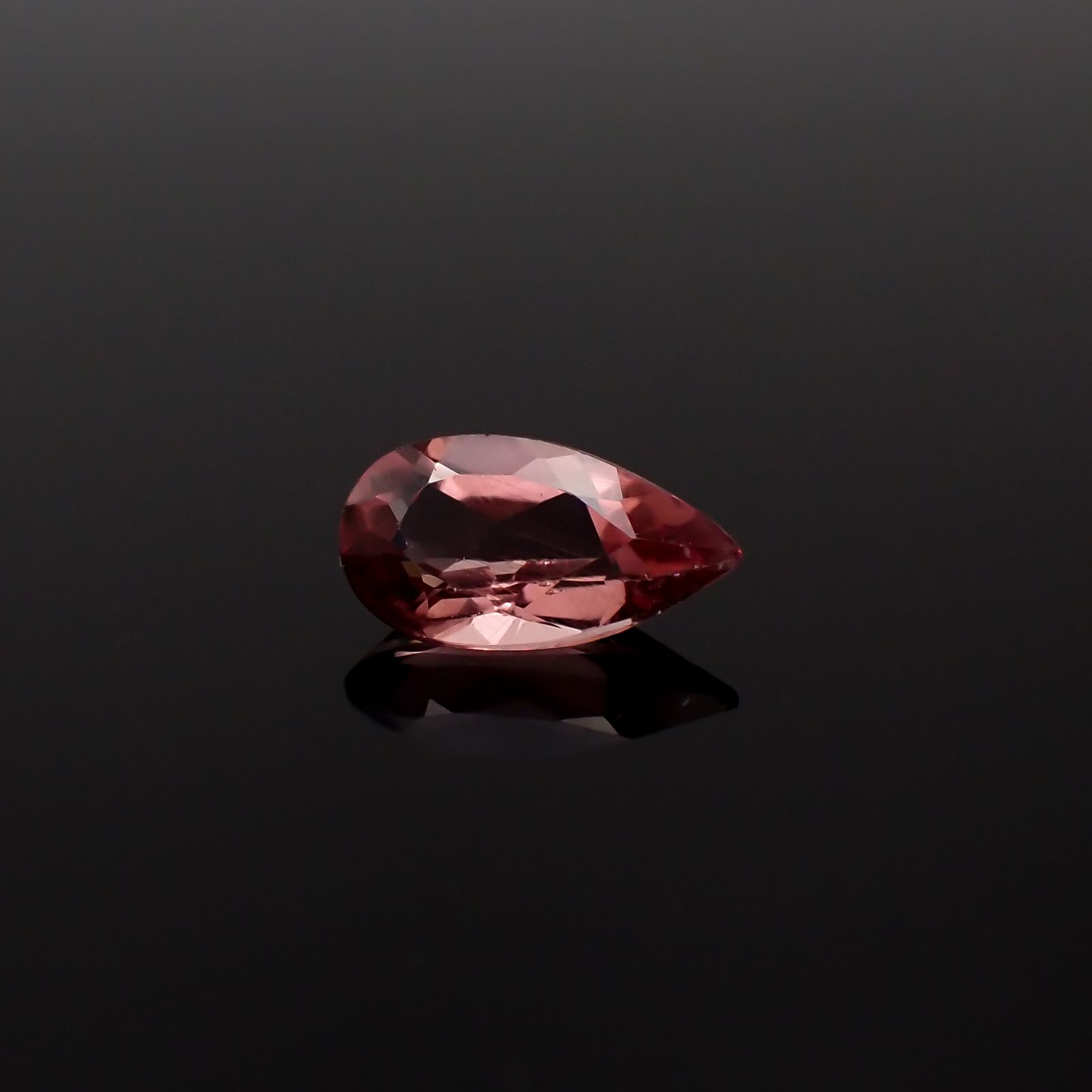 ピンクアパタイト(宝石名ピンク・アパタイト)ブラジル産 1.01ct 識別済[251224687]9x4.9mm前後