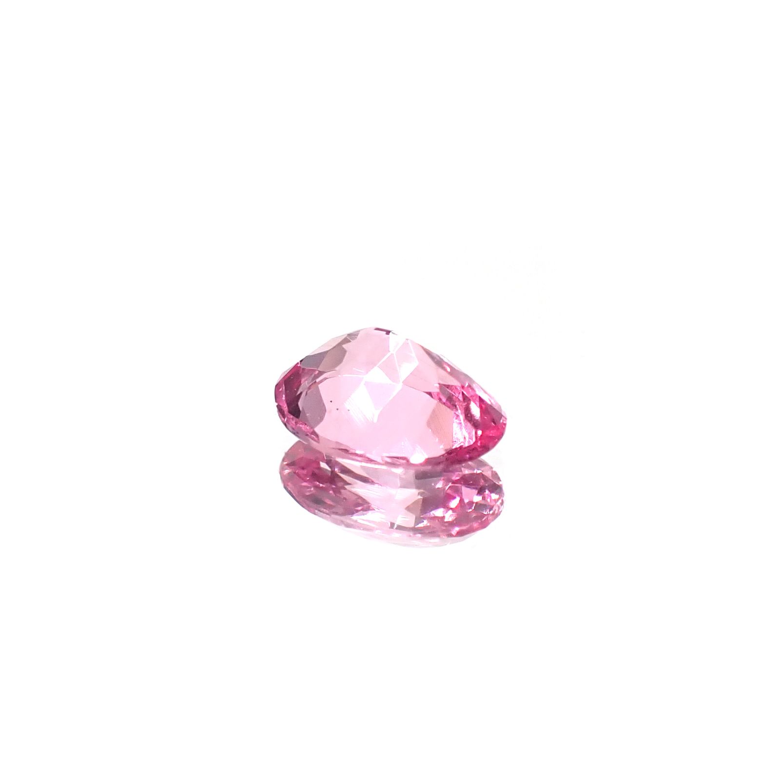 ピンクスピネル(宝石名ピンク・スピネル)ビルマ/マダガスカル産 0.850ct ソ付(彩珠)[250730809]7.1x5.3mm前後