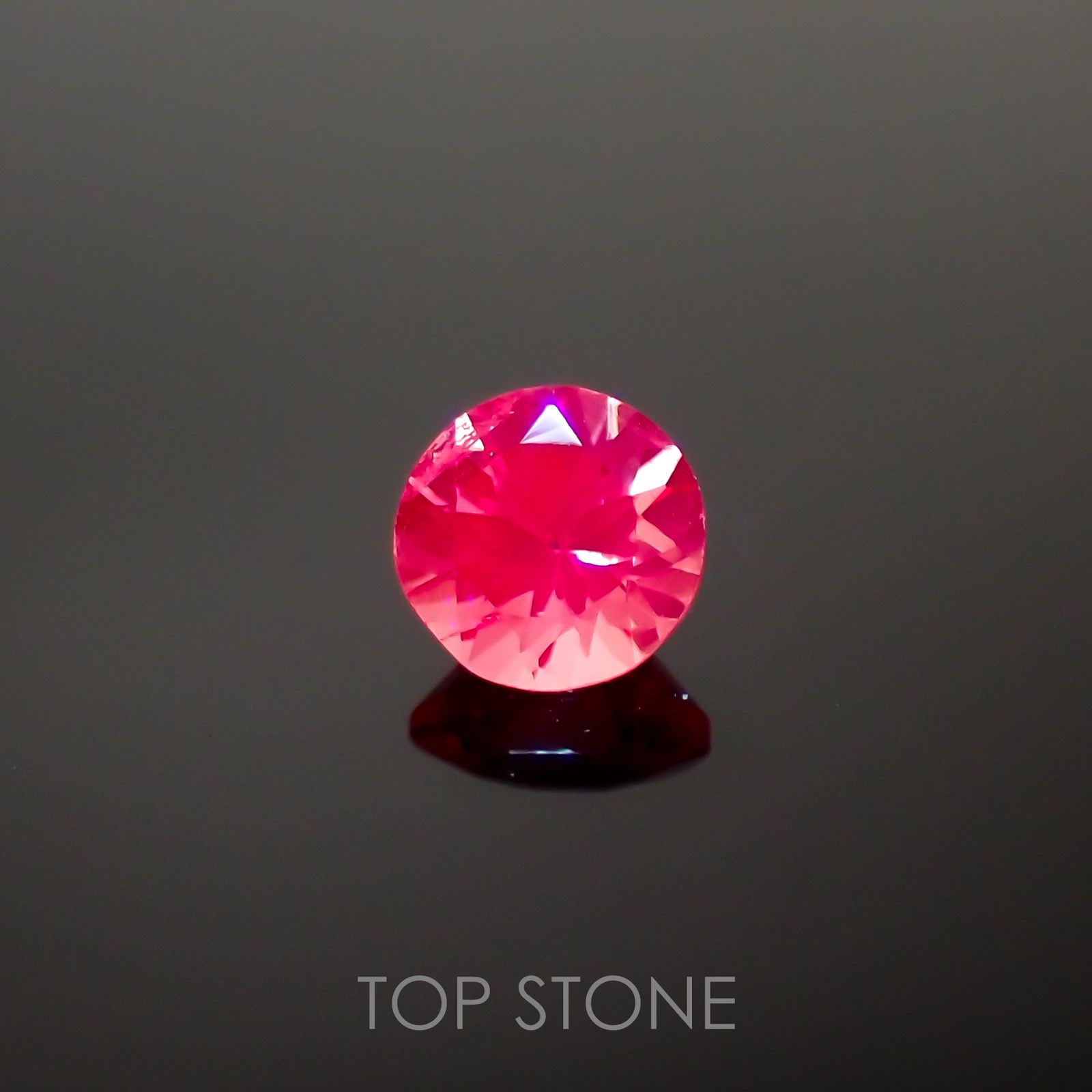 ホットピンクスピネル(宝石名ピンク・スピネル) タンザニア産 0.33ct 識別済[210812583]4×4mm前後
