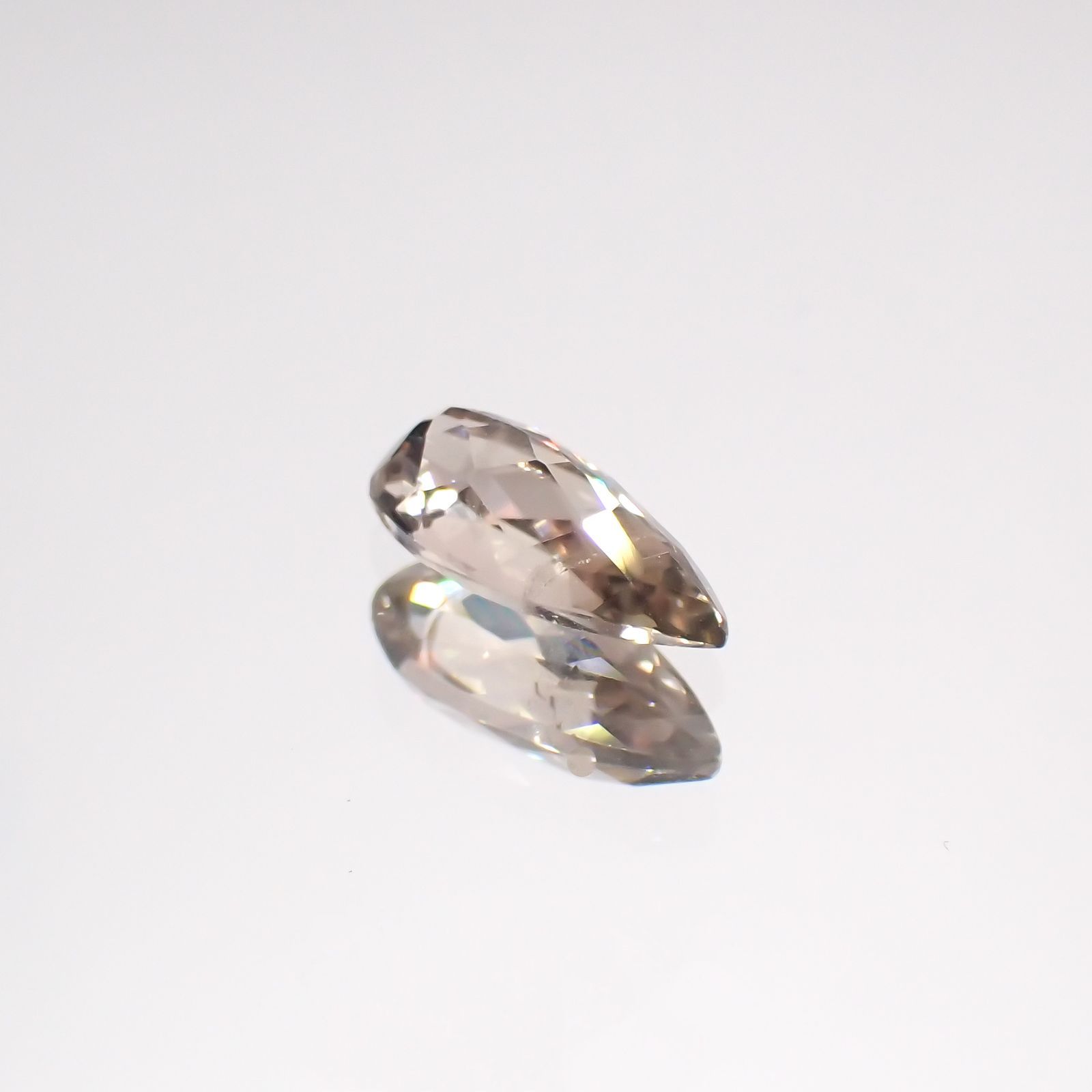 ダイアスポア(宝石名ダイアスポア)トルコ産 0.77ct 識別済[220516032]8.6x3.9mm前後