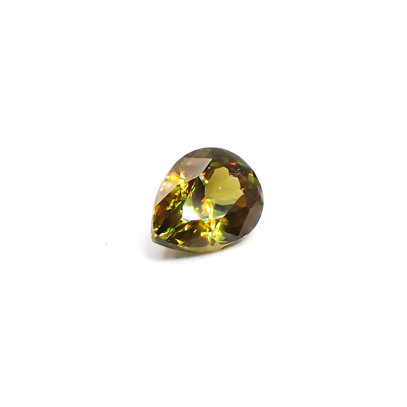 カラーチェンジスフェーン パキスタン産 0.51ct / 5.8x4.2mm前後 [260632441]