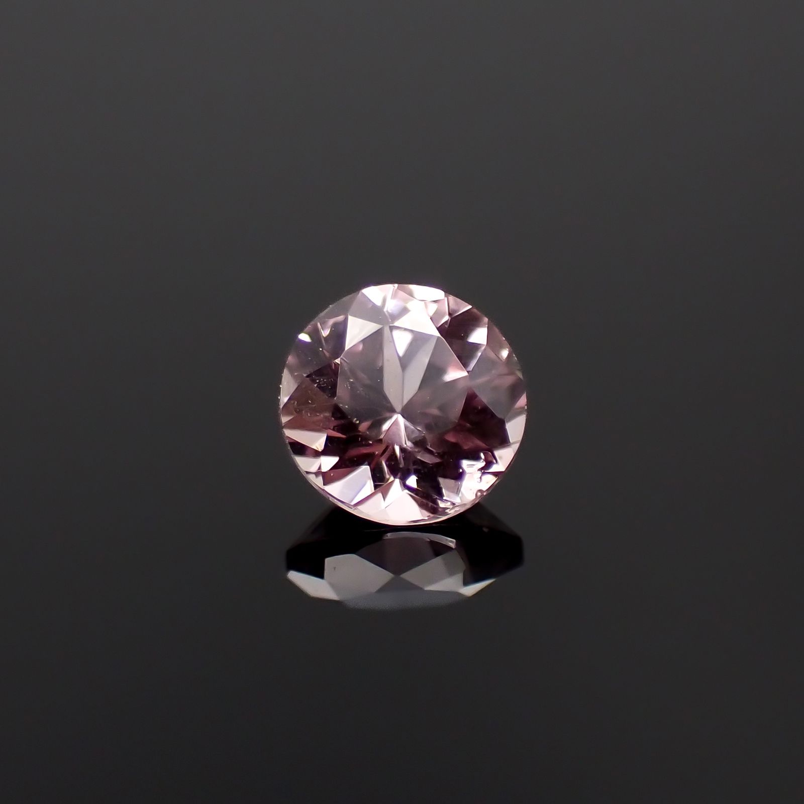 ドラゴンガーネット タンザニア産 0.45ct[231023692]4.5x4.5mm前後