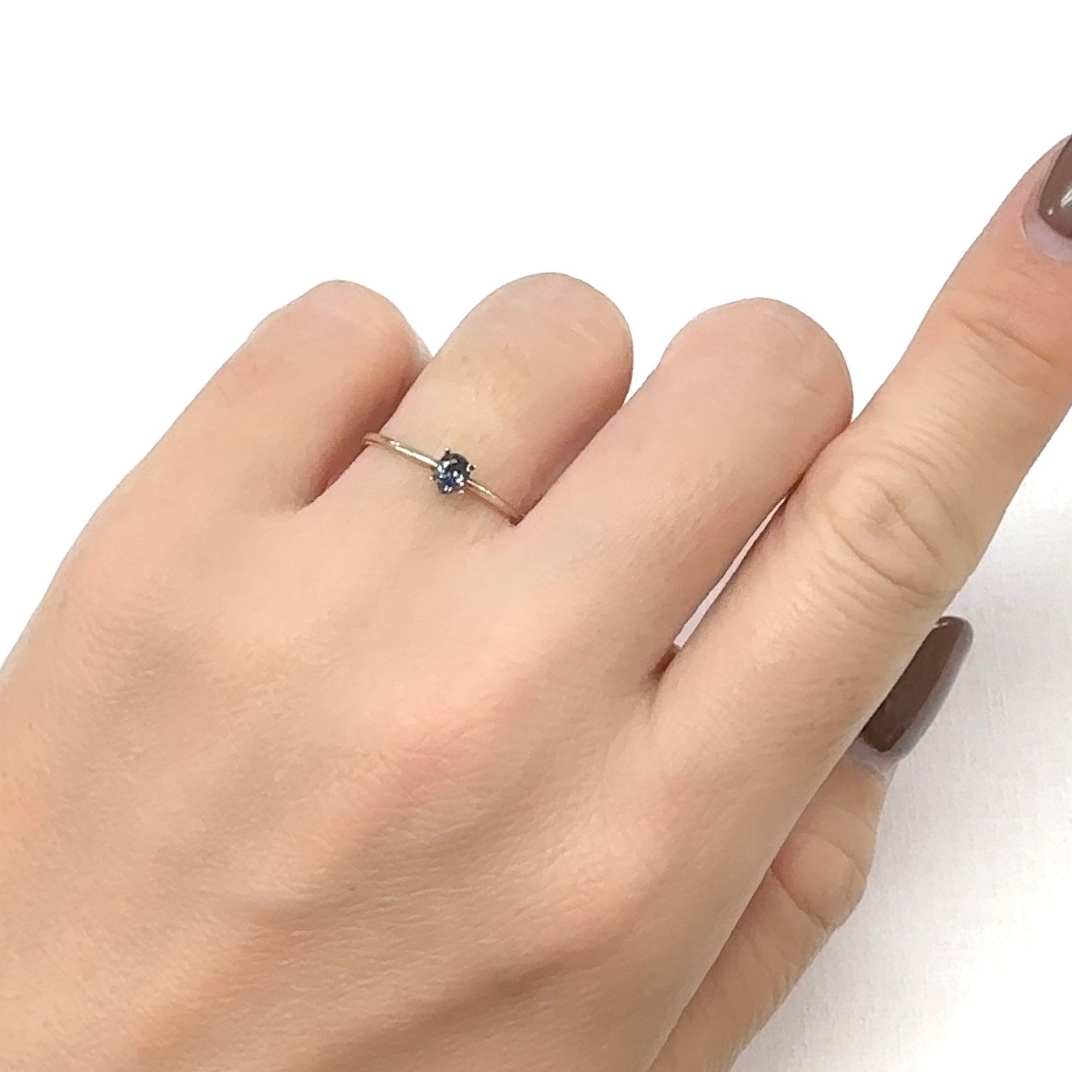 ベキリーブルーガーネット（カラーチェンジガーネット アレキタイプ） マダガスカル産 0.17ct [241029382]3.9x3.1mm前後