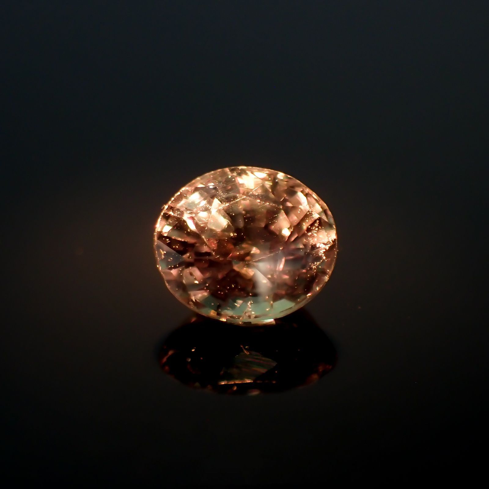 アレキサンドライト(宝石名アレキサンドライト) マダガスカル産 0.304ct ソ付(彩珠)[20117003]4×3.4mm前後
