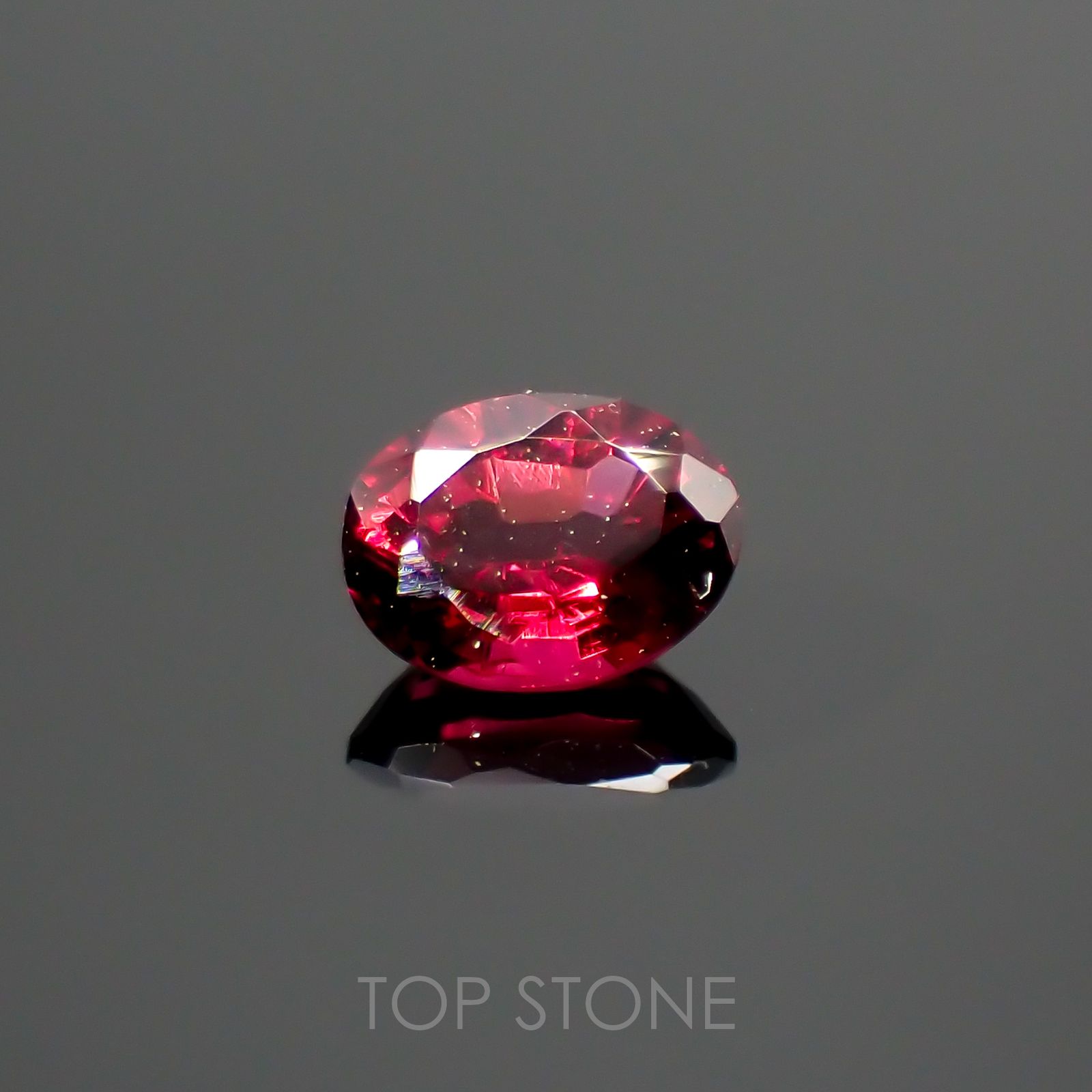 レッドスピネル(宝石名レッド・スピネル) ビルマ産 0.18ct 識別済[210912861]3.8×2.9mm前後