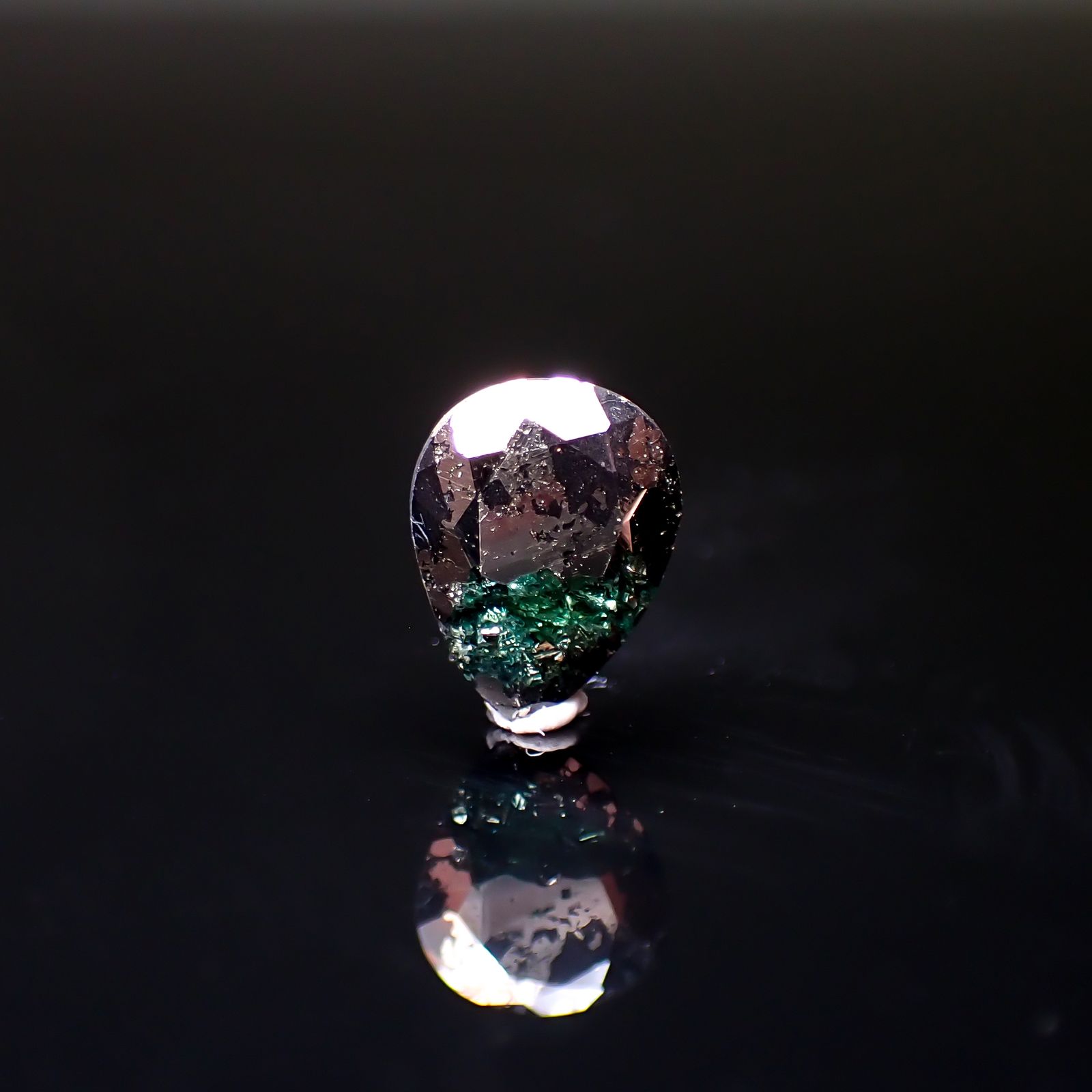 パイライトインエメラルド コロンビア産 1.25ct [241229562]8.4x6.5mm前後