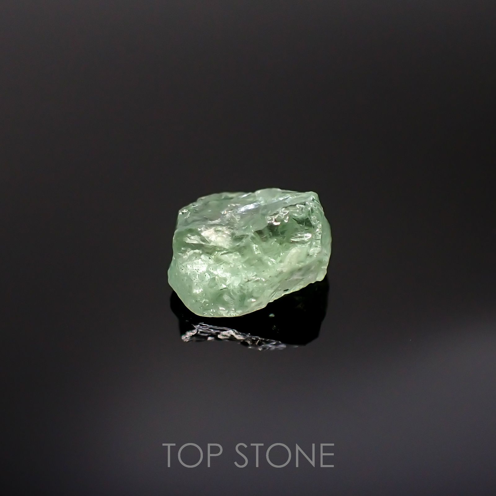 バナジウムコーネルピン原石(宝石名コーネルピン)タンザニア・タンガ州産 1.96ct 識別済[220716911]8.1x6.4mm前後
