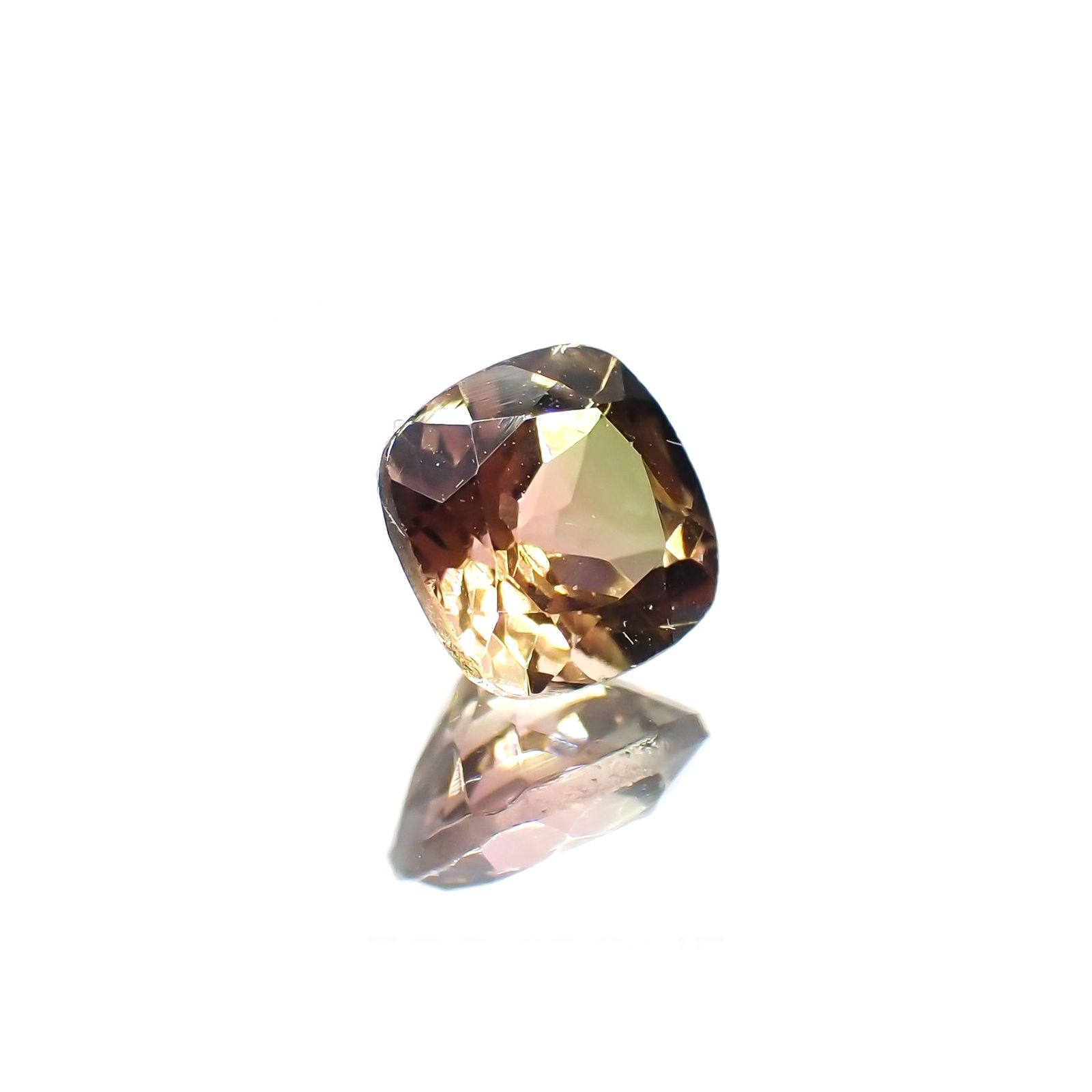パーティカラートルマリン(宝石名パーティカラード・トルマリン) コンゴ民主共和国産 1.079ct ソ付(彩珠)[211013610]6.1×6.1mm前後