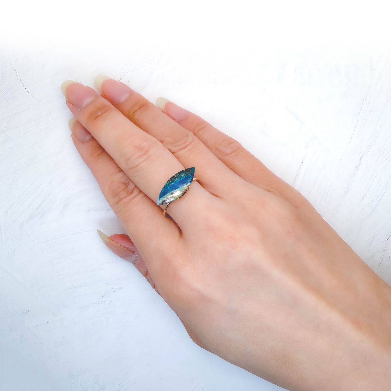 ブルーオパール ペルー産 3.53ct / 18.2x6.8mm前後 [260933092]