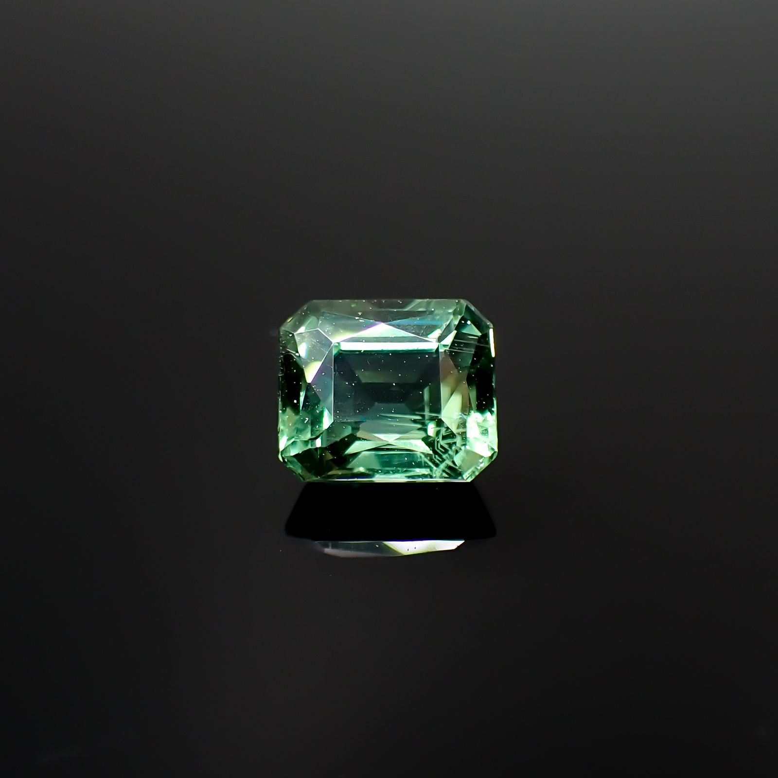 ノーブルモロキサイト(グリーンアパタイト) マダガスカル産 1.56ct[240928980]6.9x6mm前後