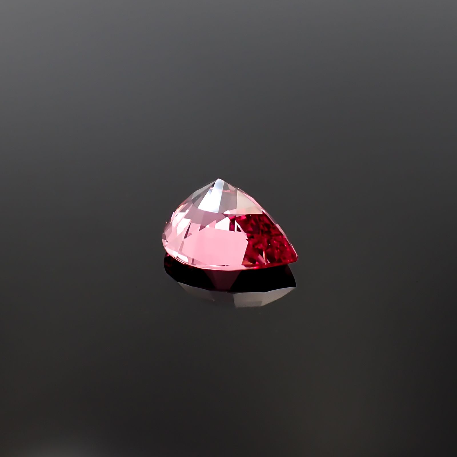 ピンクスピネル タンザニア産 7.04ct / 13.7x10.9mm前後 [260632493]