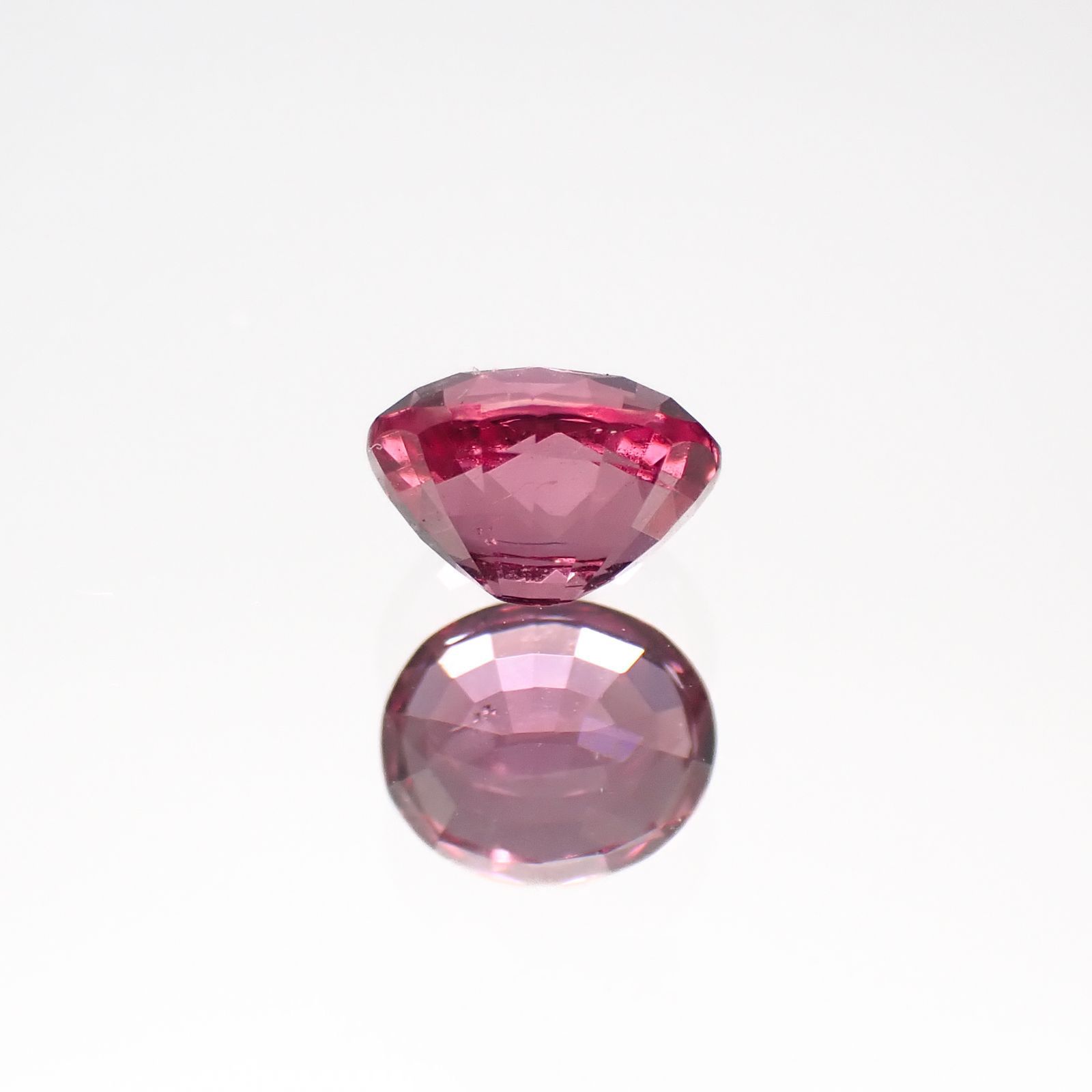 ホットピンクスピネル(宝石名ピンク・スピネル)タンザニア産 0.52ct 識別済[220817352]5.1x4.2mm前後