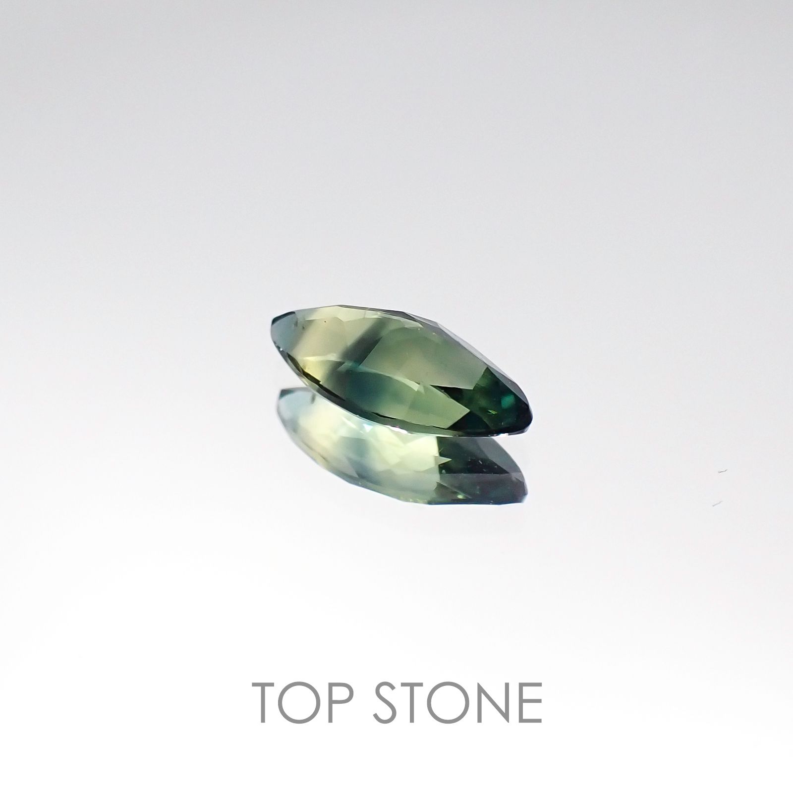 パーティカラーサファイア(宝石名パーティカラード・サファイア) ケニア産 0.65ct 識別済[20063026]7.9×3.6mm前後