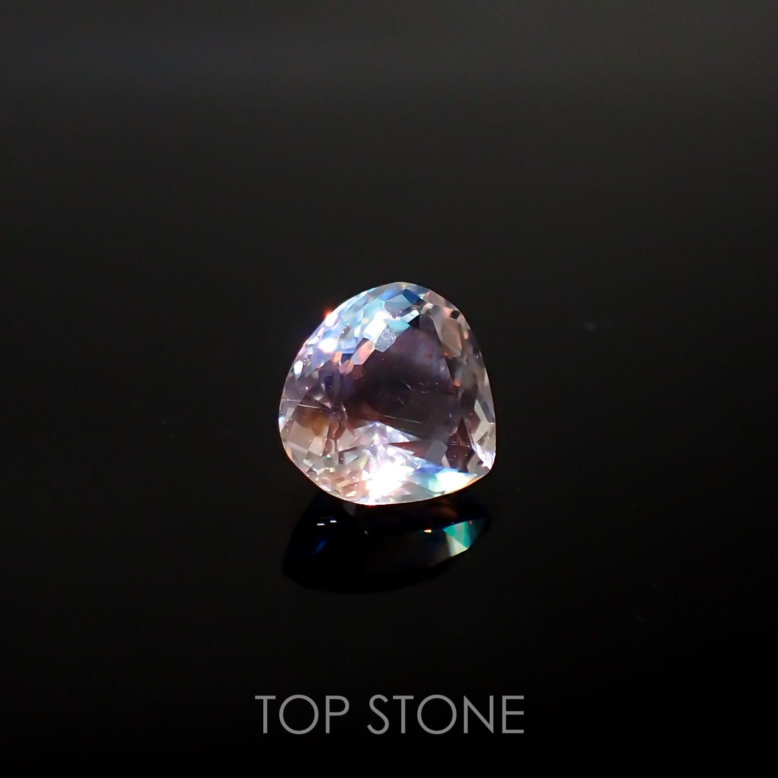レインボームーンストーン(アンデシンラブラドライト) マダガスカル産 ルース 1.57ct[210711768]7.5×8.1mm前後