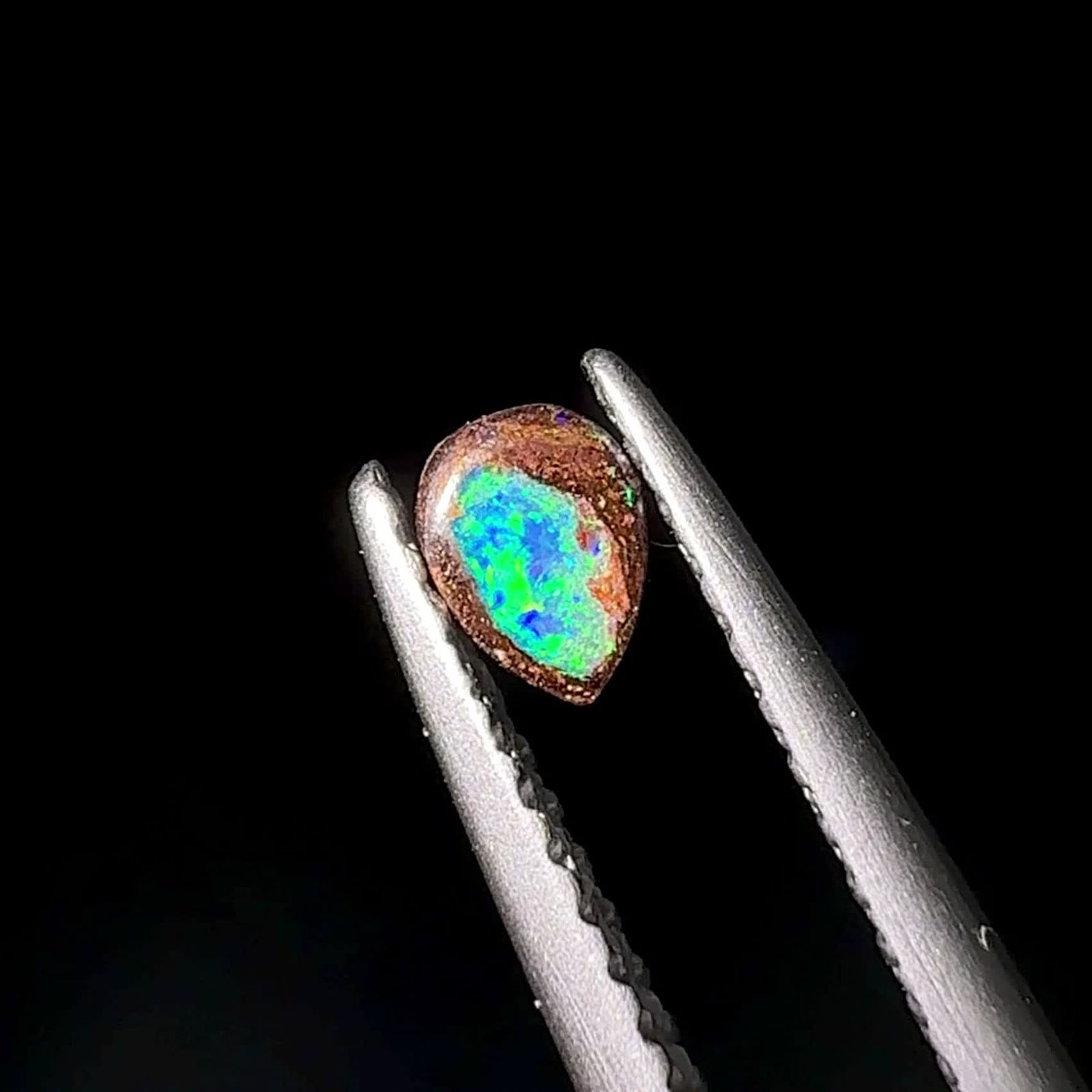 ウッドオパール オーストラリア産 0.13ct / 4.1x3.1mm前後 [251131300