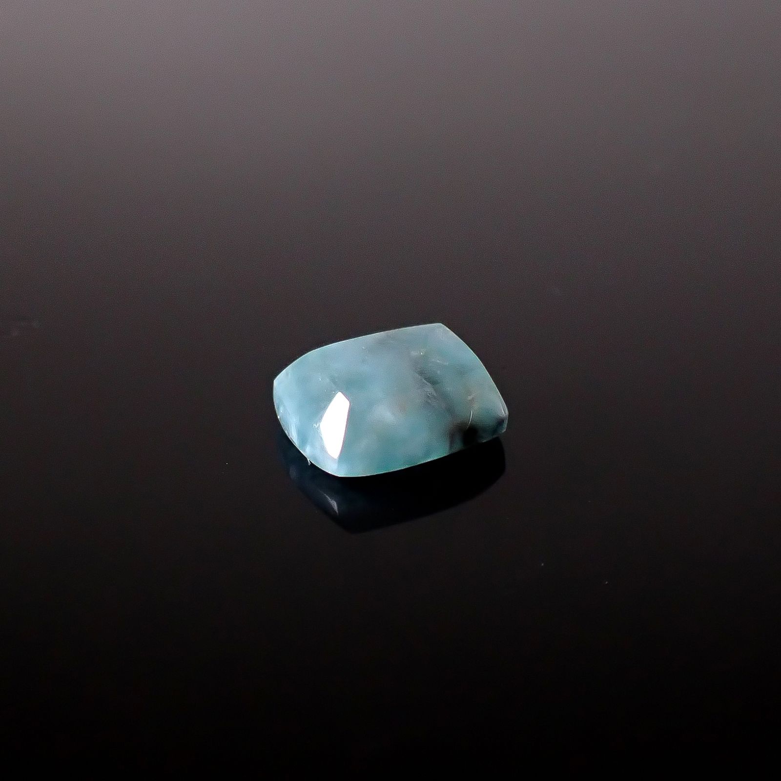 パライバクォーツ ブラジル産 2.44ct / 9.3x7.5mm前後 [260331864]