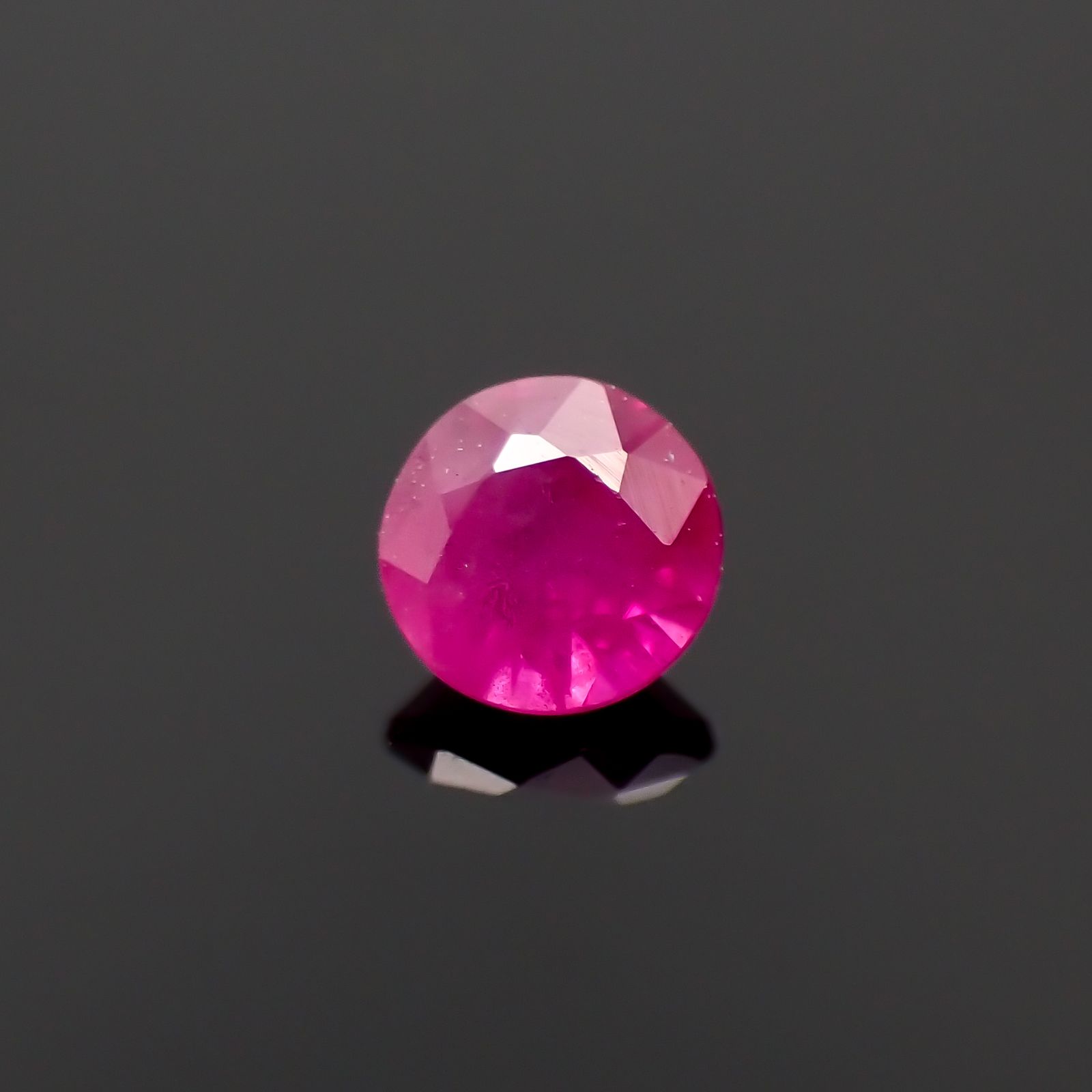 ルビー(宝石名ルビー)タイ/ミャンマー産 0.14ct 識別済[230321302]2.9x2.8mm前後