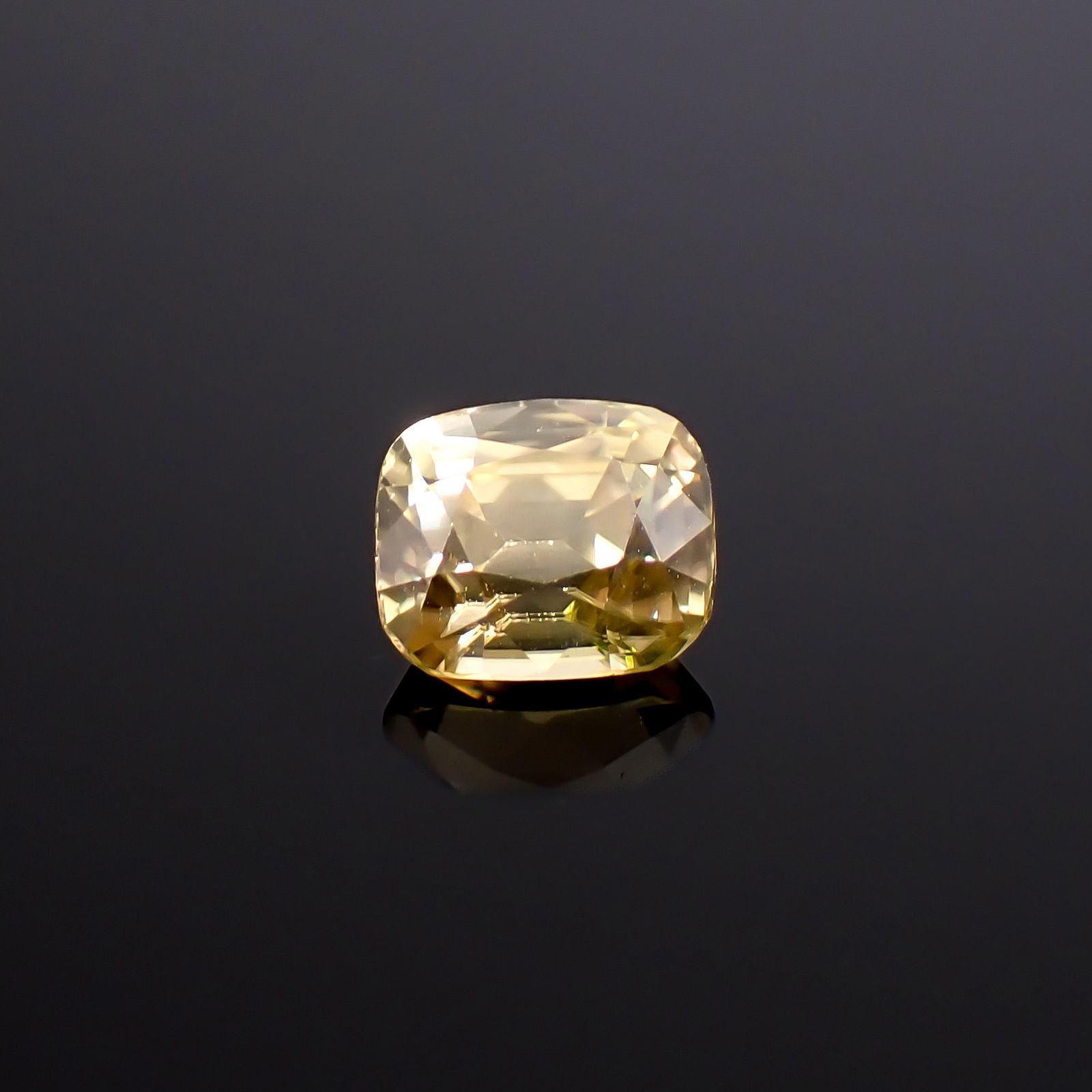 イエロージルコン スリランカ/カンボジア産 2.16ct / 7.1x6.1mm前後 [260932967]