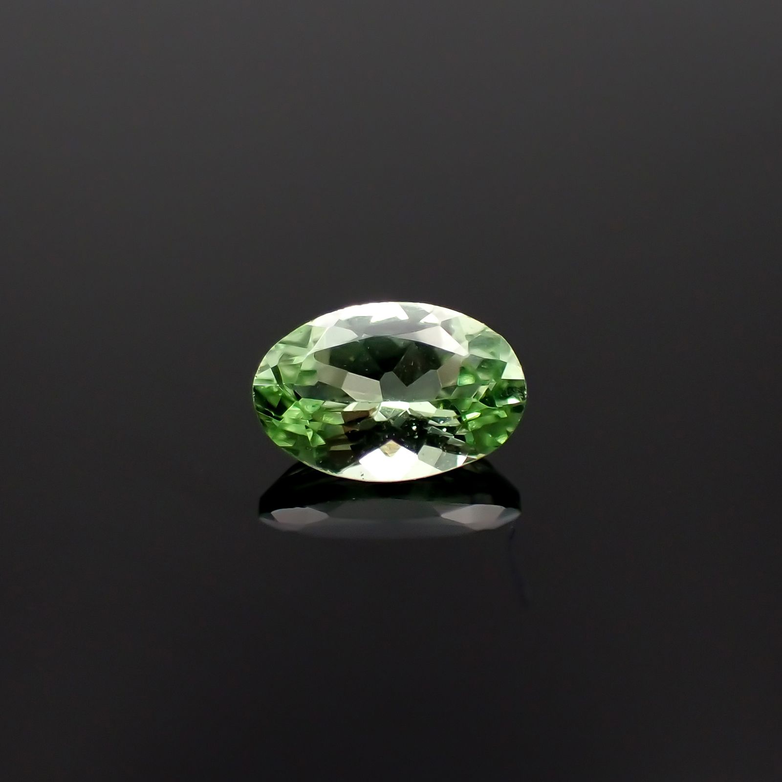ミントガーネット タンザニア産 0.48ct[231023741]6.1x3.9mm前後