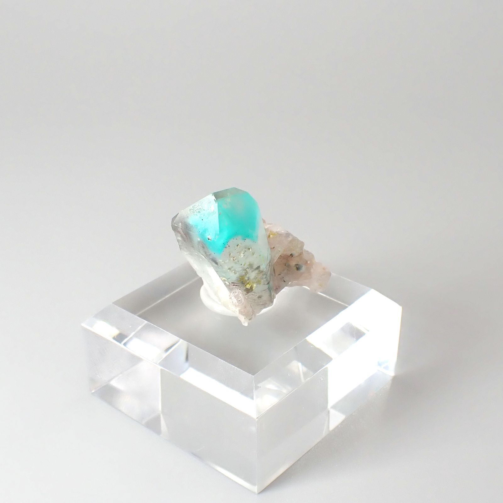 アホイトインクォーツ原石 南アフリカ・メッシーナ鉱山産 アクリル台座付き 55.16ct(11.03g) / 28.3x26.4x28.1mm前後 [260532290]